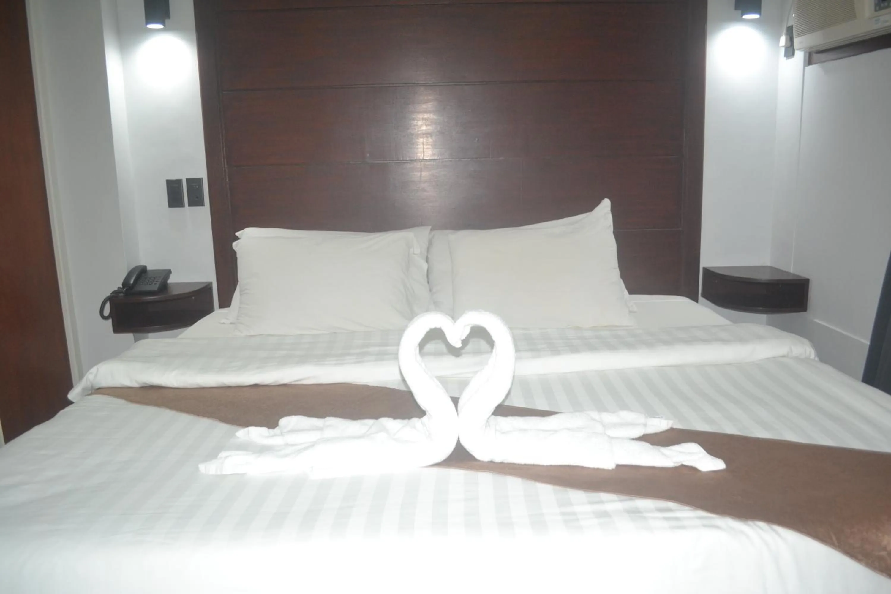 Bed in DM Residente Hotel Inns & Villas