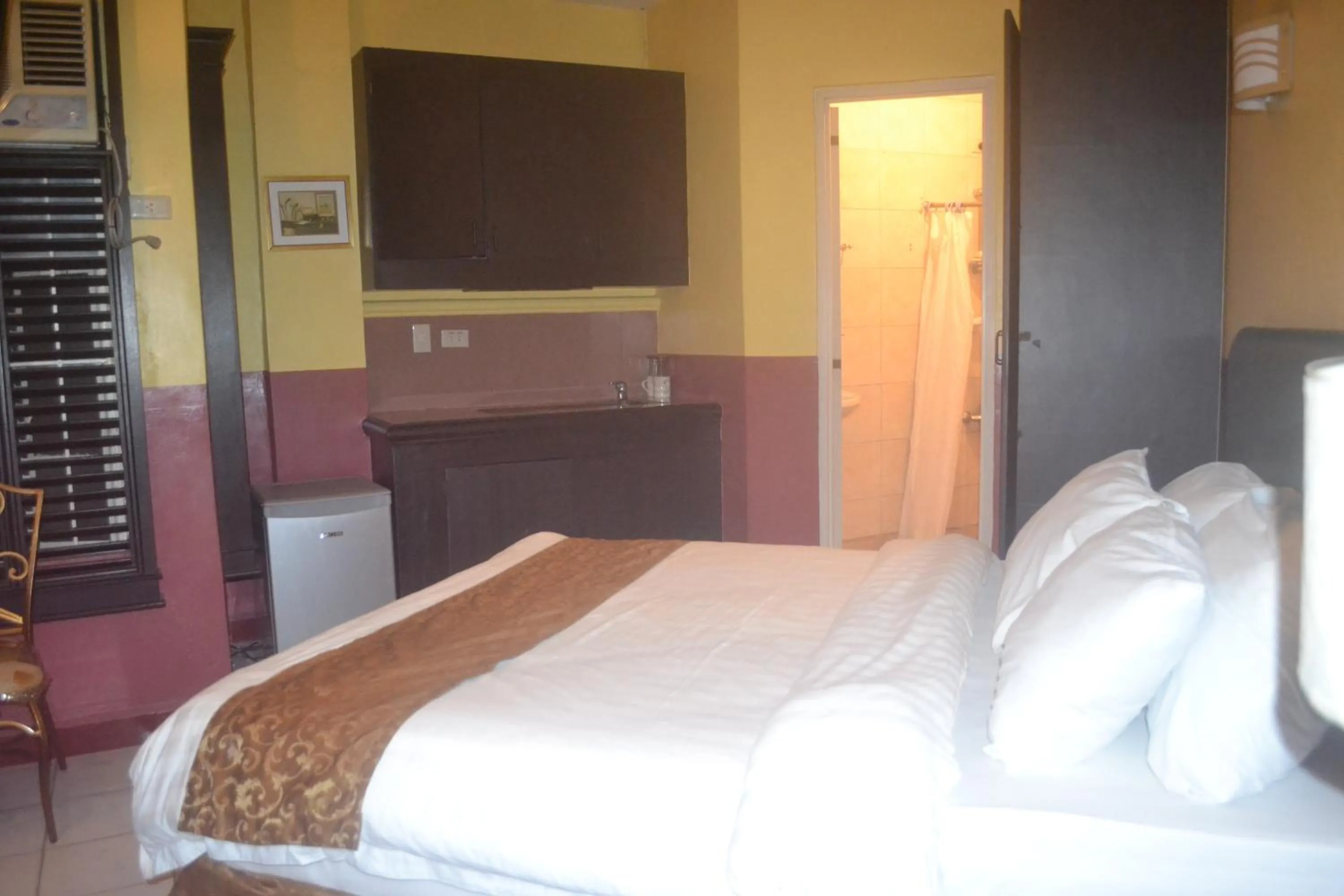 Photo of the whole room, Bed in DM Residente Hotel Inns & Villas