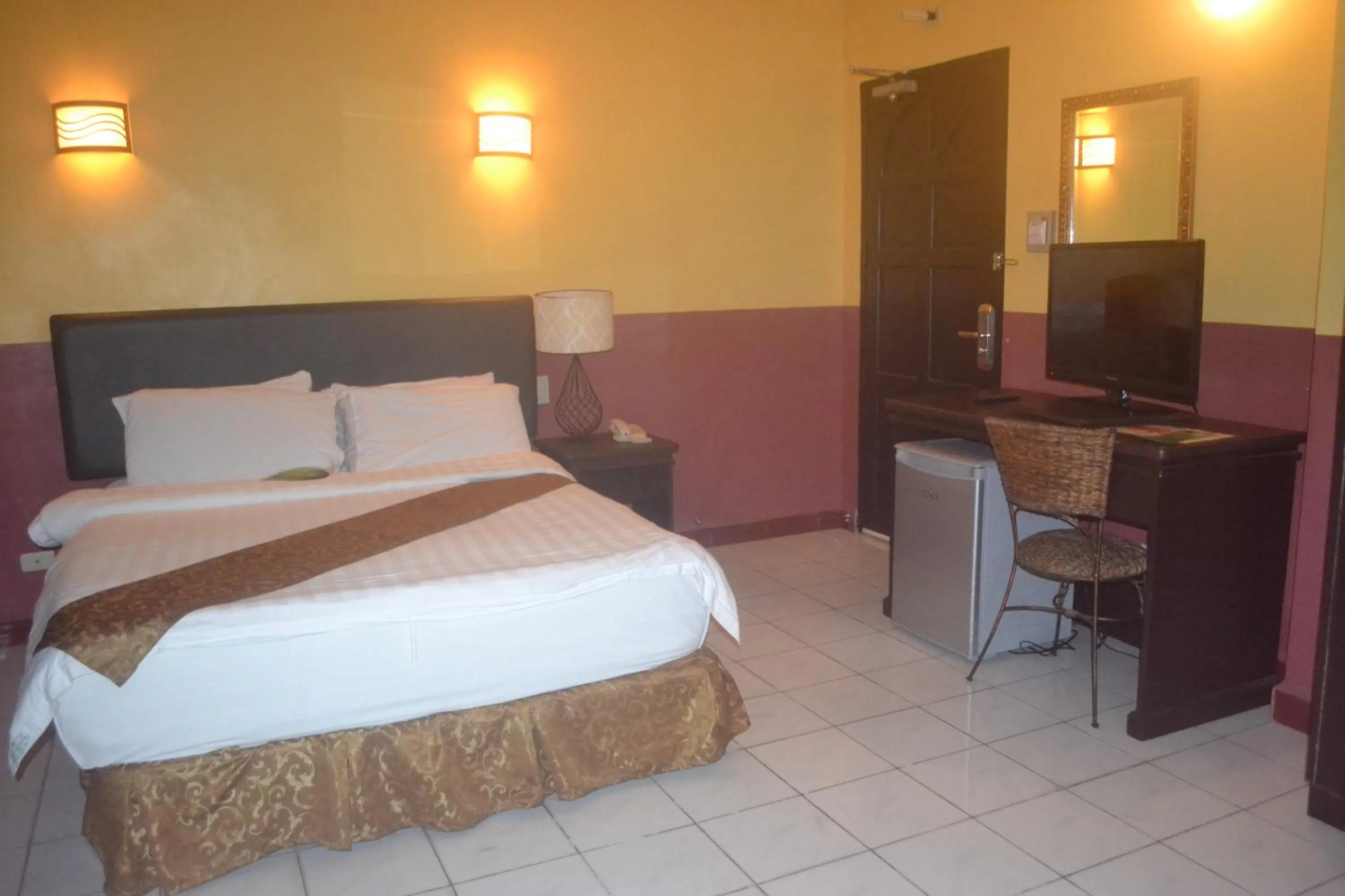 Photo of the whole room, Bed in DM Residente Hotel Inns & Villas