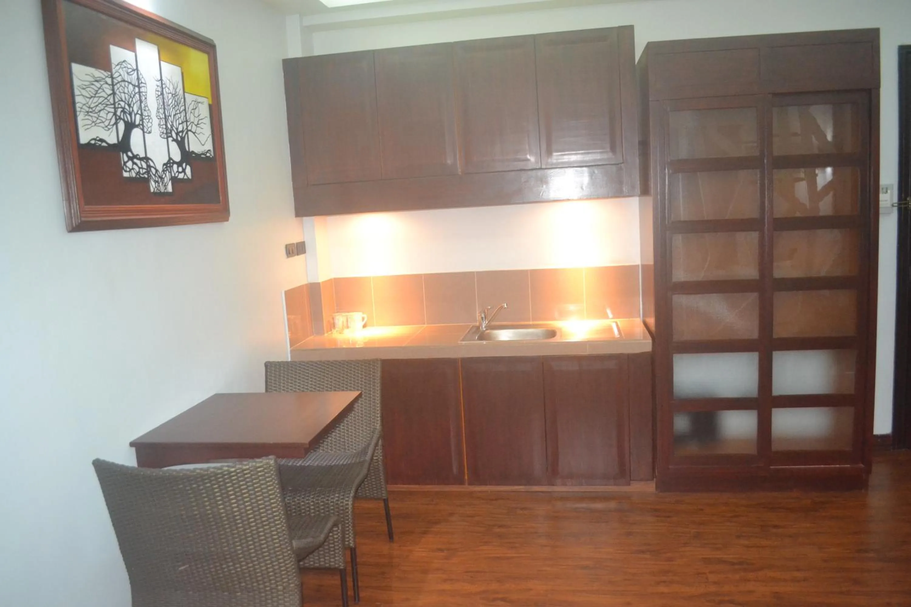 Dining area in DM Residente Hotel Inns & Villas