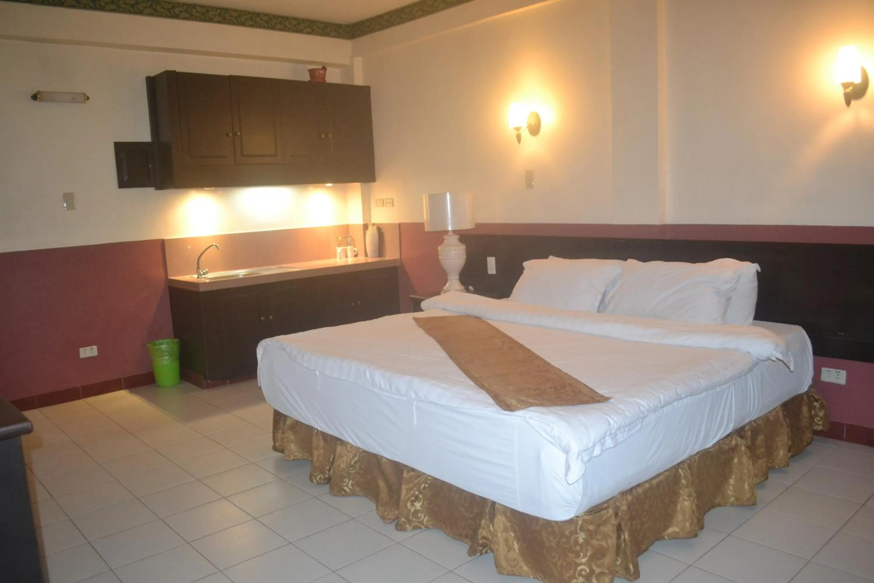 Photo of the whole room, Bed in DM Residente Hotel Inns & Villas