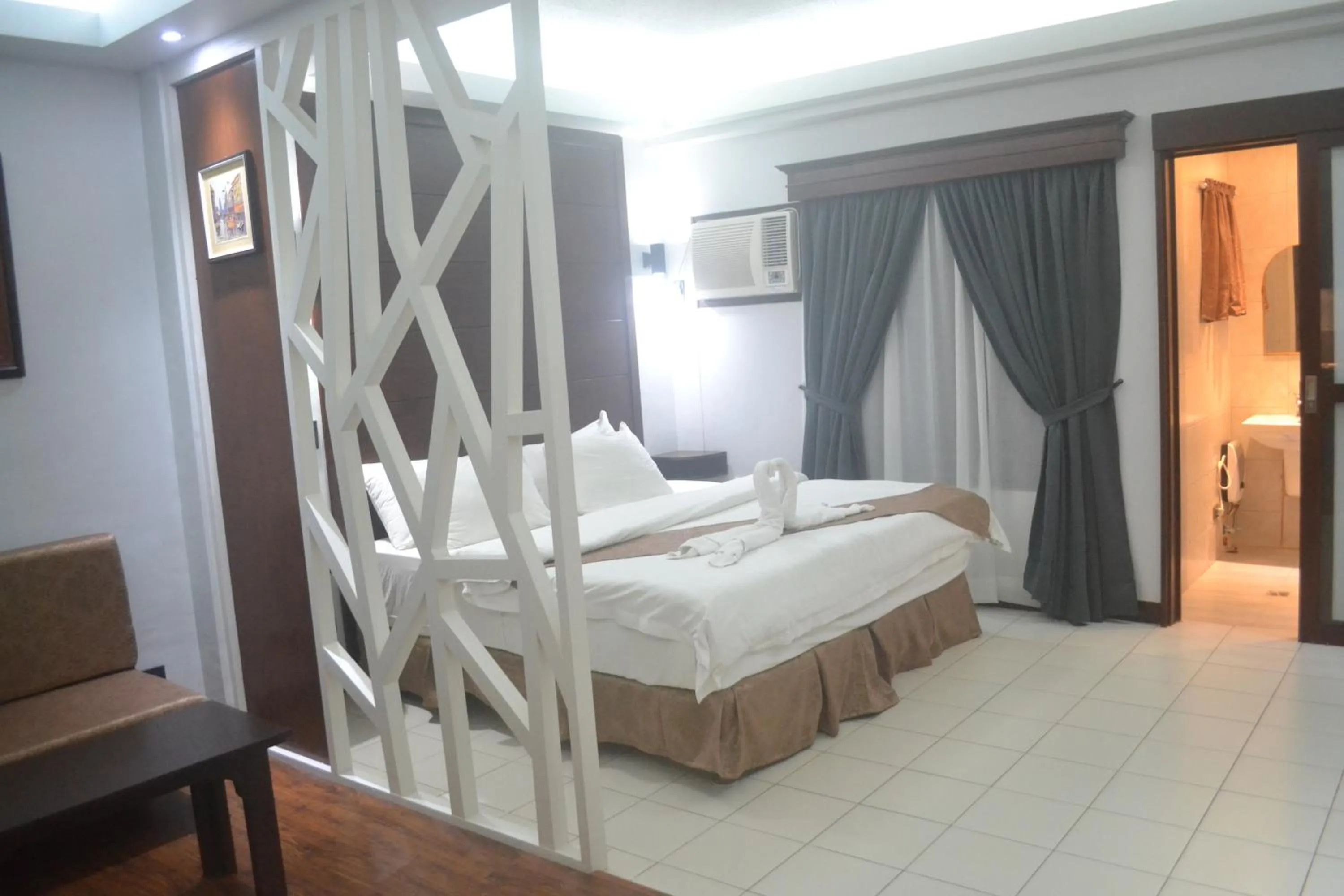 Photo of the whole room, Bed in DM Residente Hotel Inns & Villas