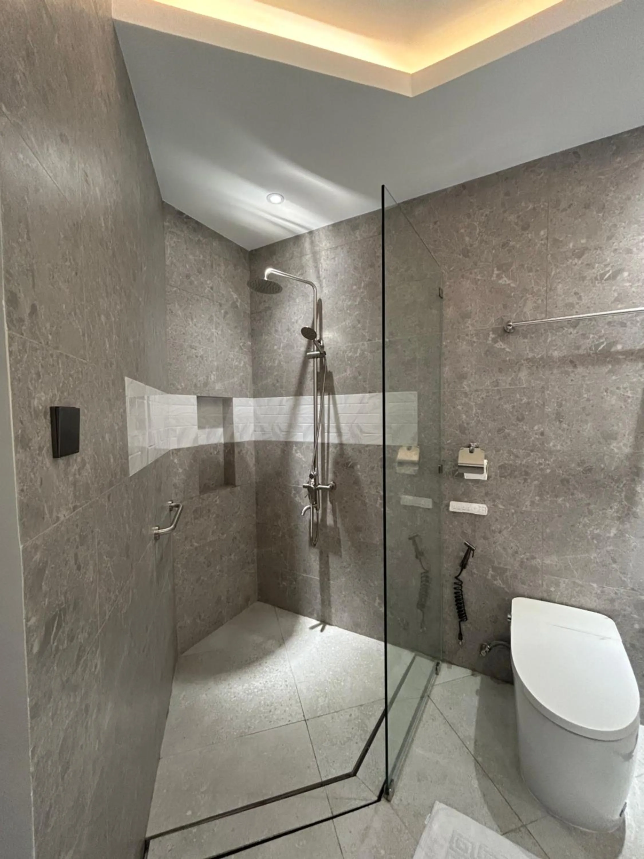 Shower in DM Residente Hotel Inns & Villas
