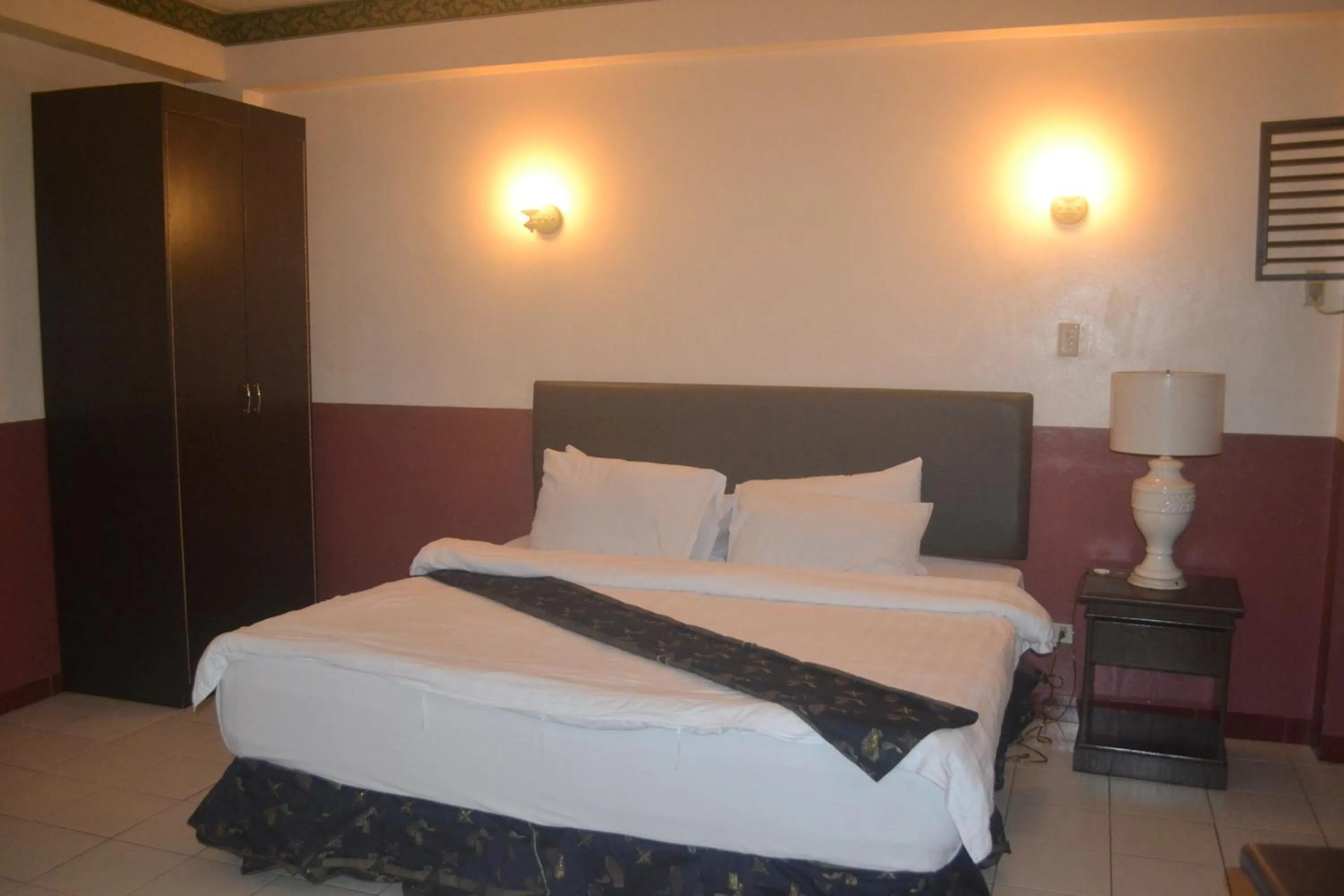 Photo of the whole room, Bed in DM Residente Hotel Inns & Villas