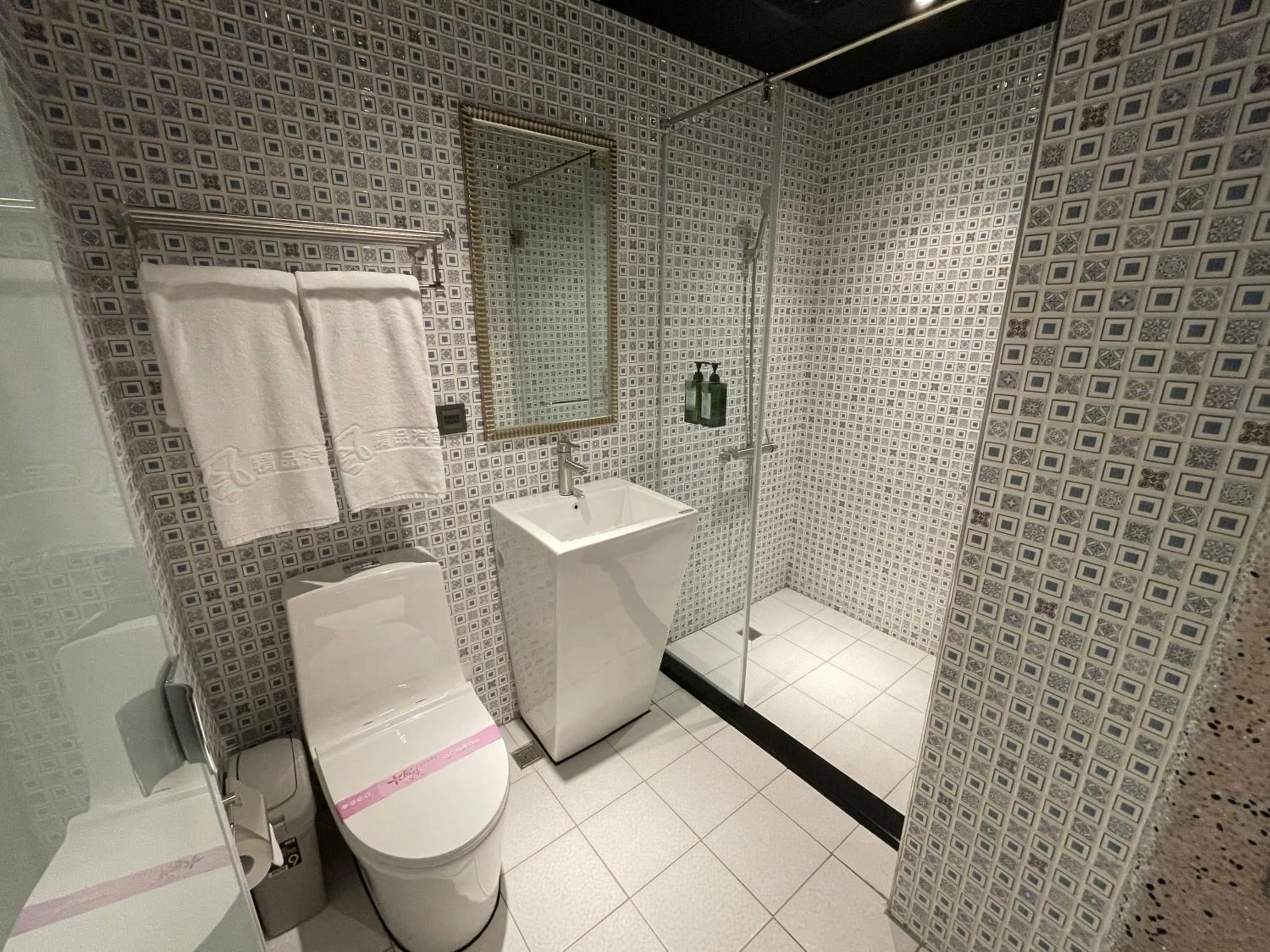 Bathroom in Weifeng Boutique Business Hotel - Zhanqian Branch