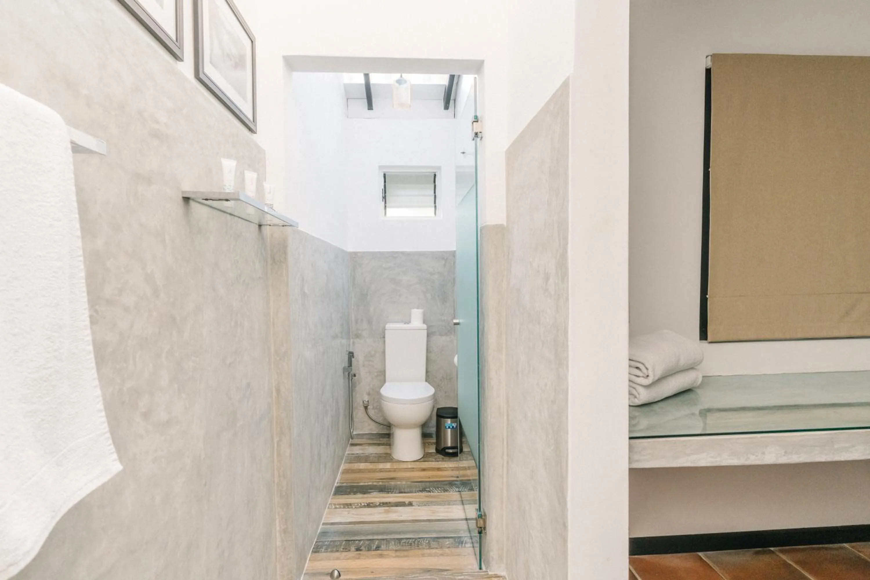 Shower in Parangi Weligama Bay - Thema Collection