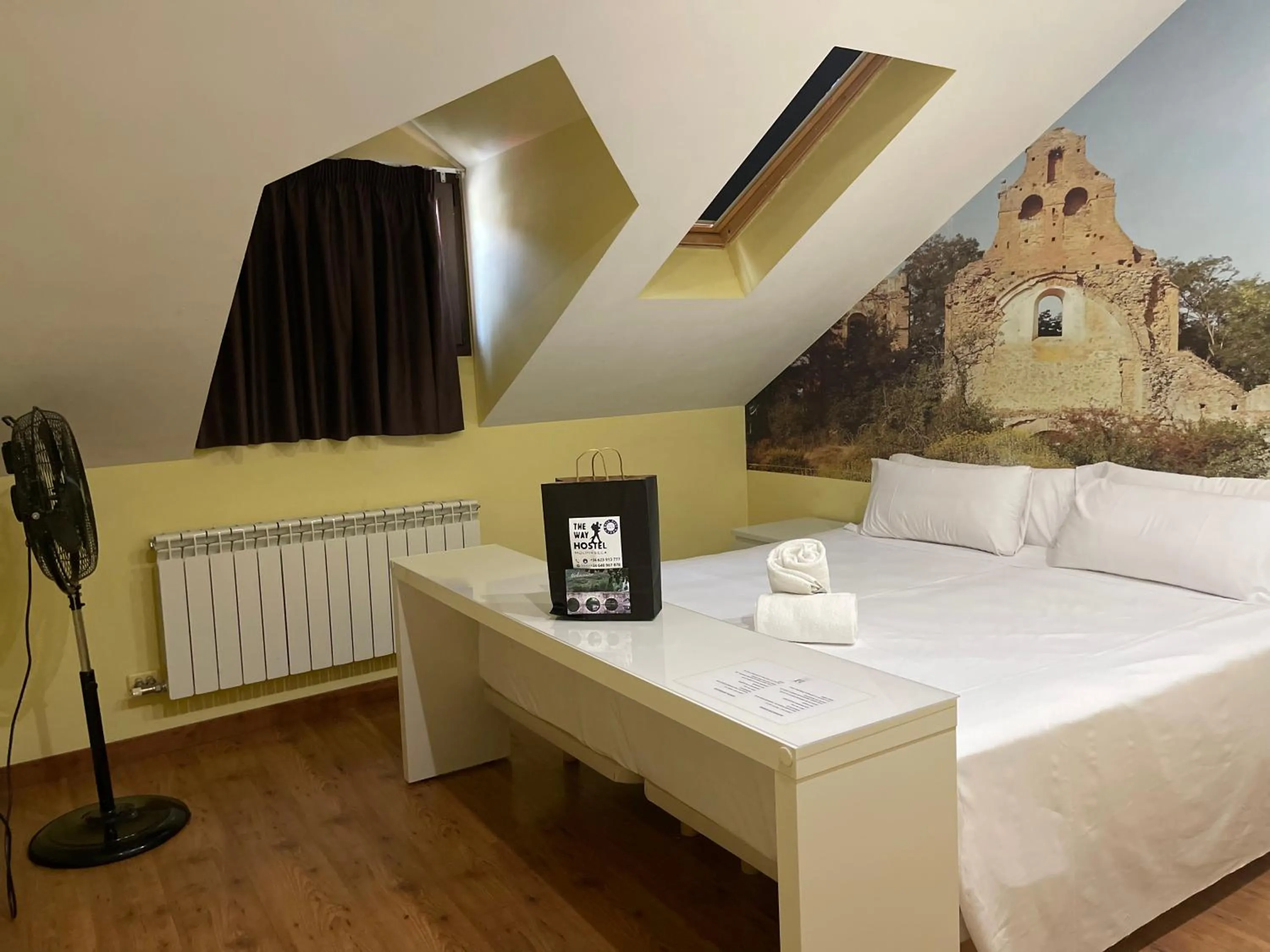 Bed in The Way Hotel Molinaseca