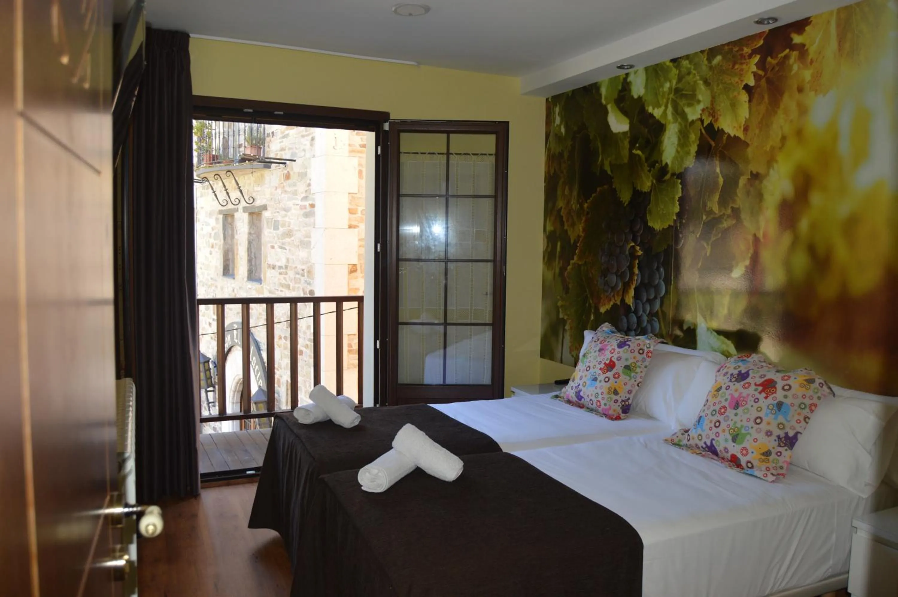 Photo of the whole room, Bed in The Way Hotel Molinaseca