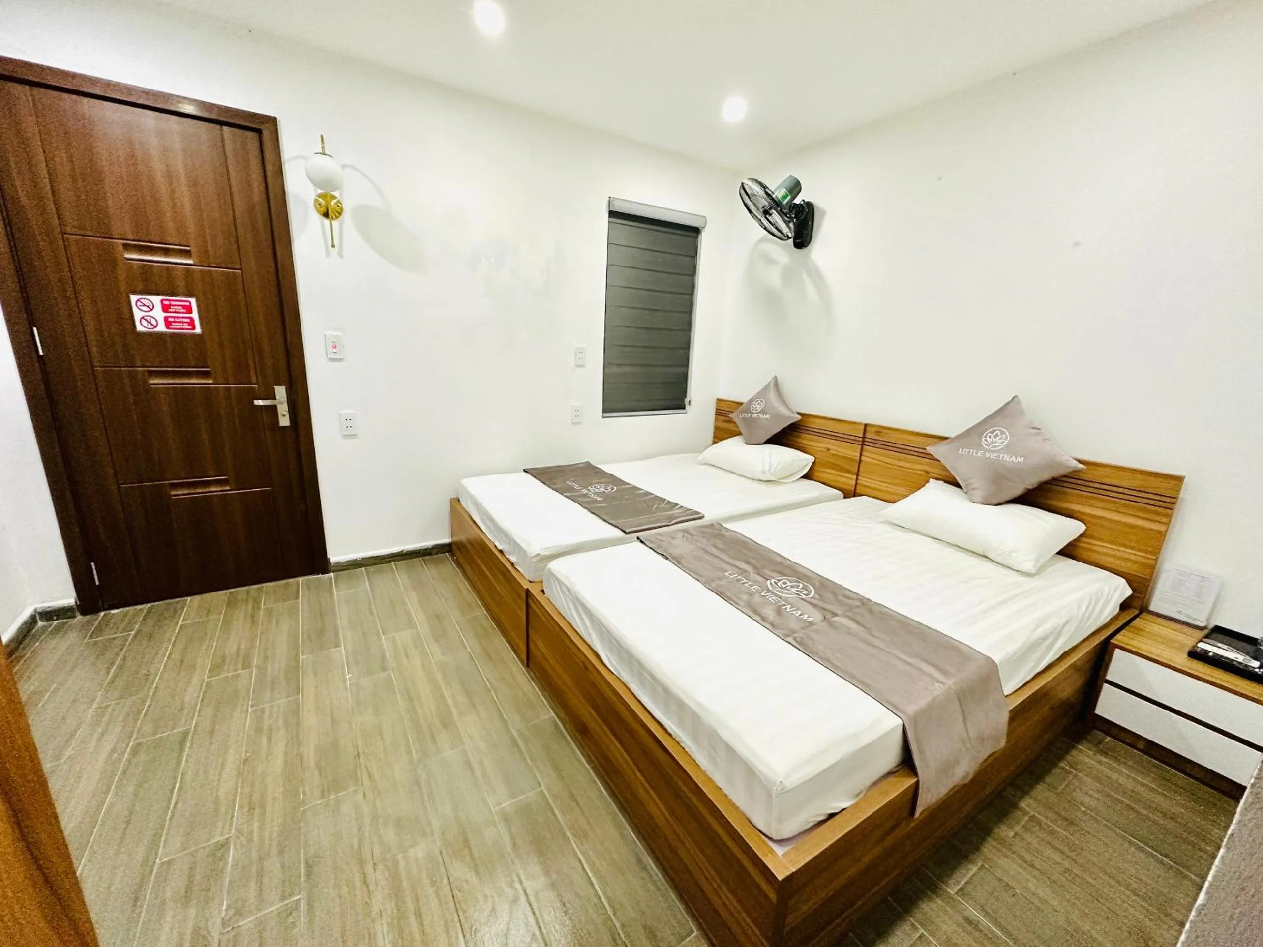 Bedroom, Bed in Little Vietnam Hotel - Cát Bà