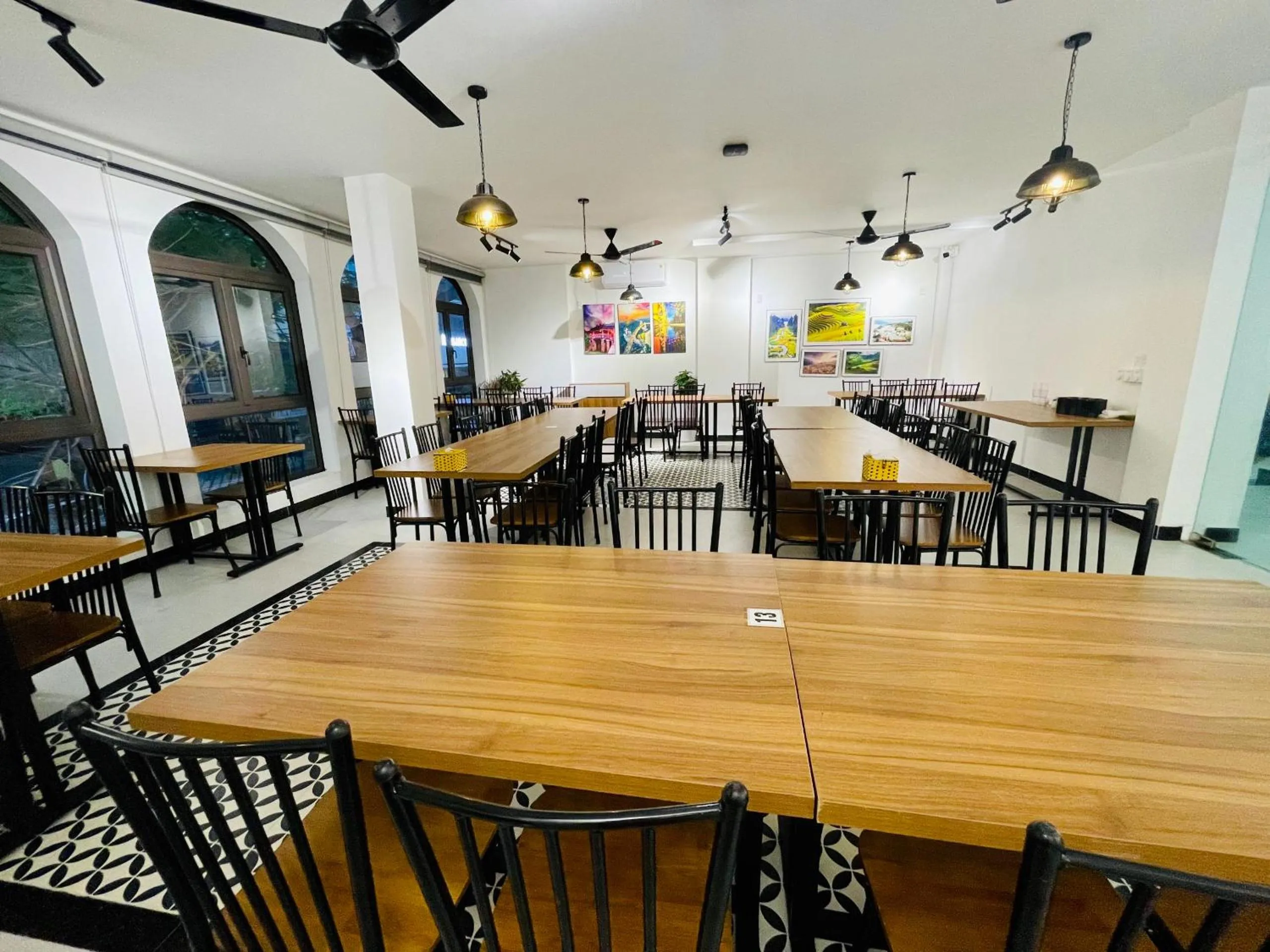 Restaurant/places to eat in Little Vietnam Hotel - Cát Bà