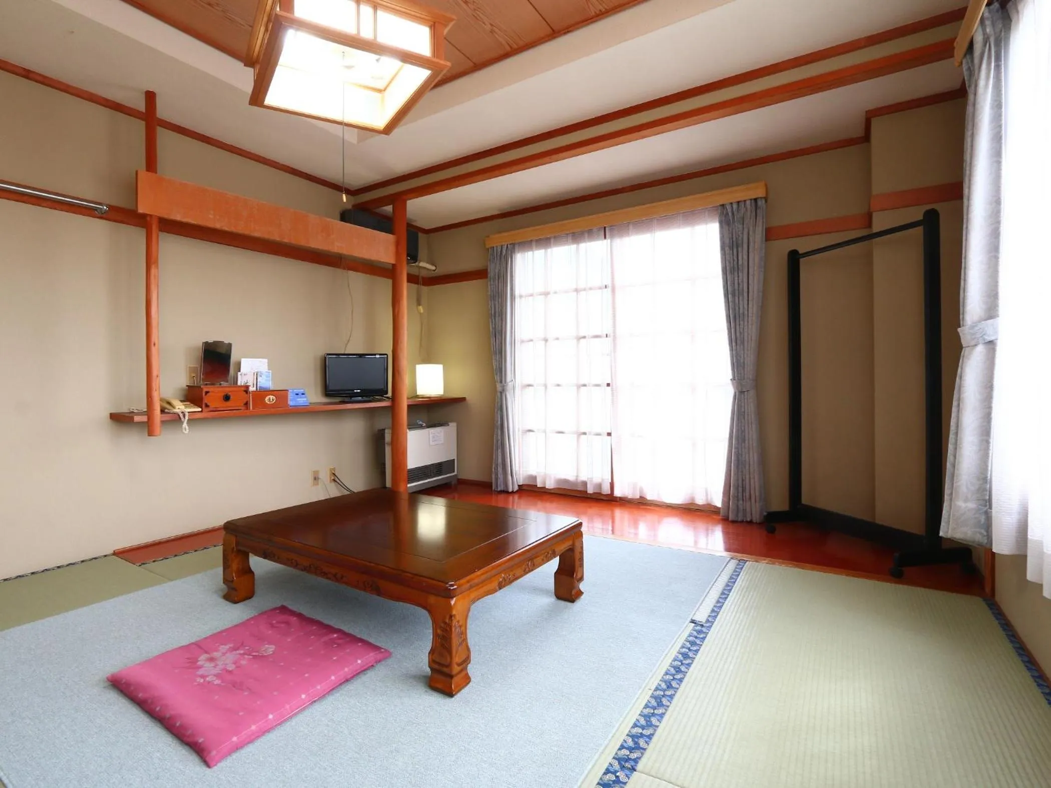 Photo of the whole room, Bed in Ikemoto