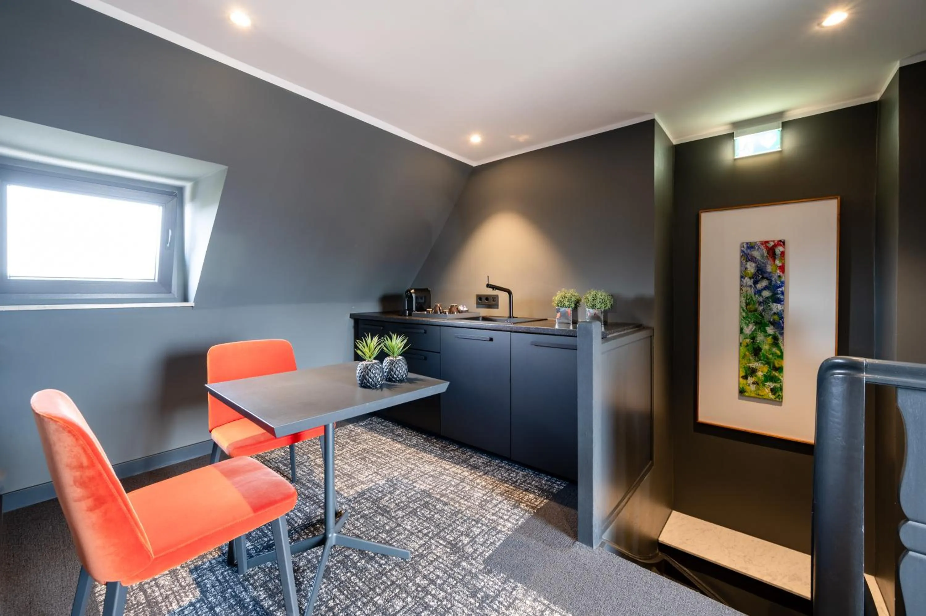 Photo of the whole room in The Midtown Hotel