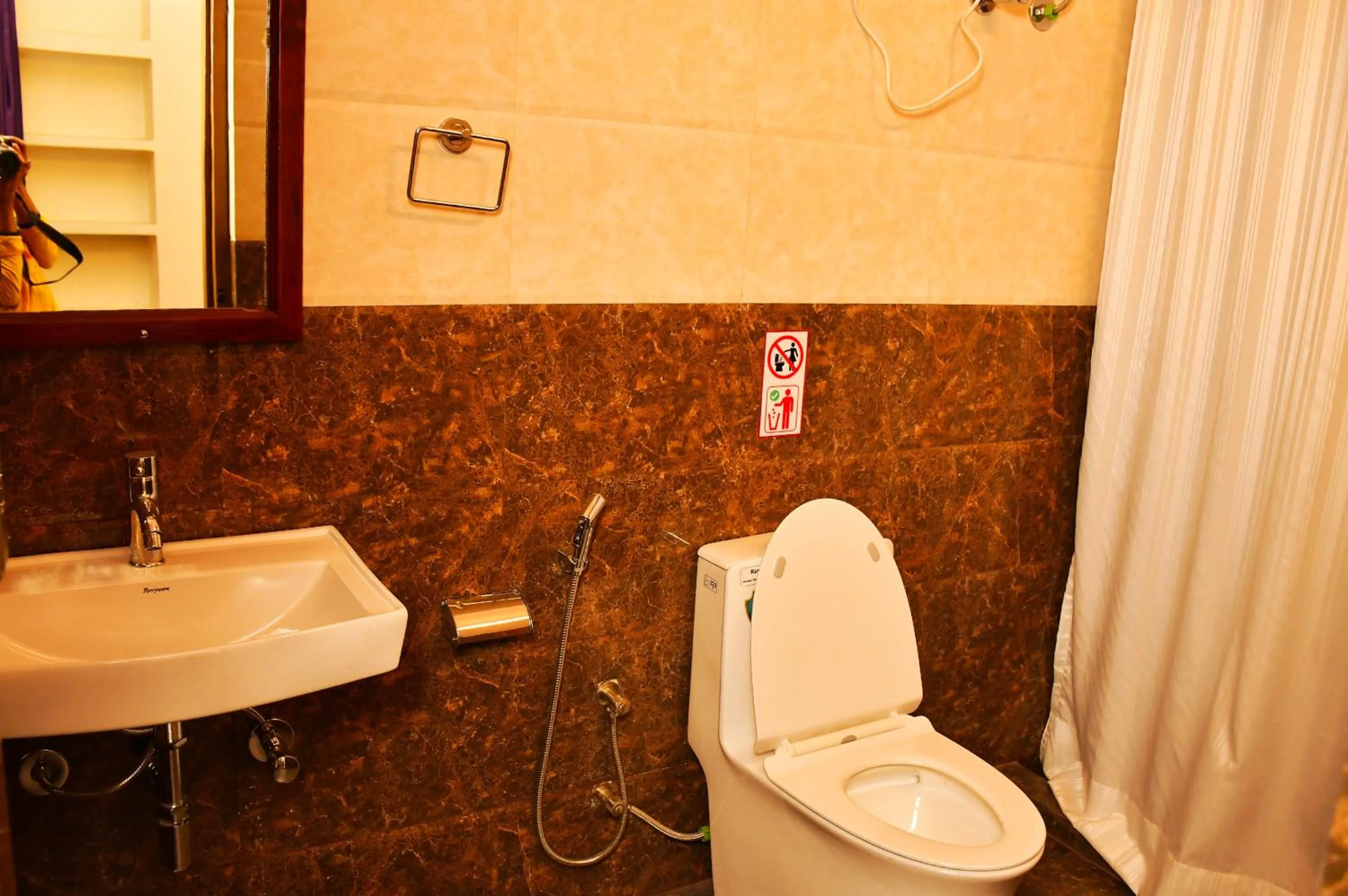Bathroom in Gobind Bhawan Heritage Hotel