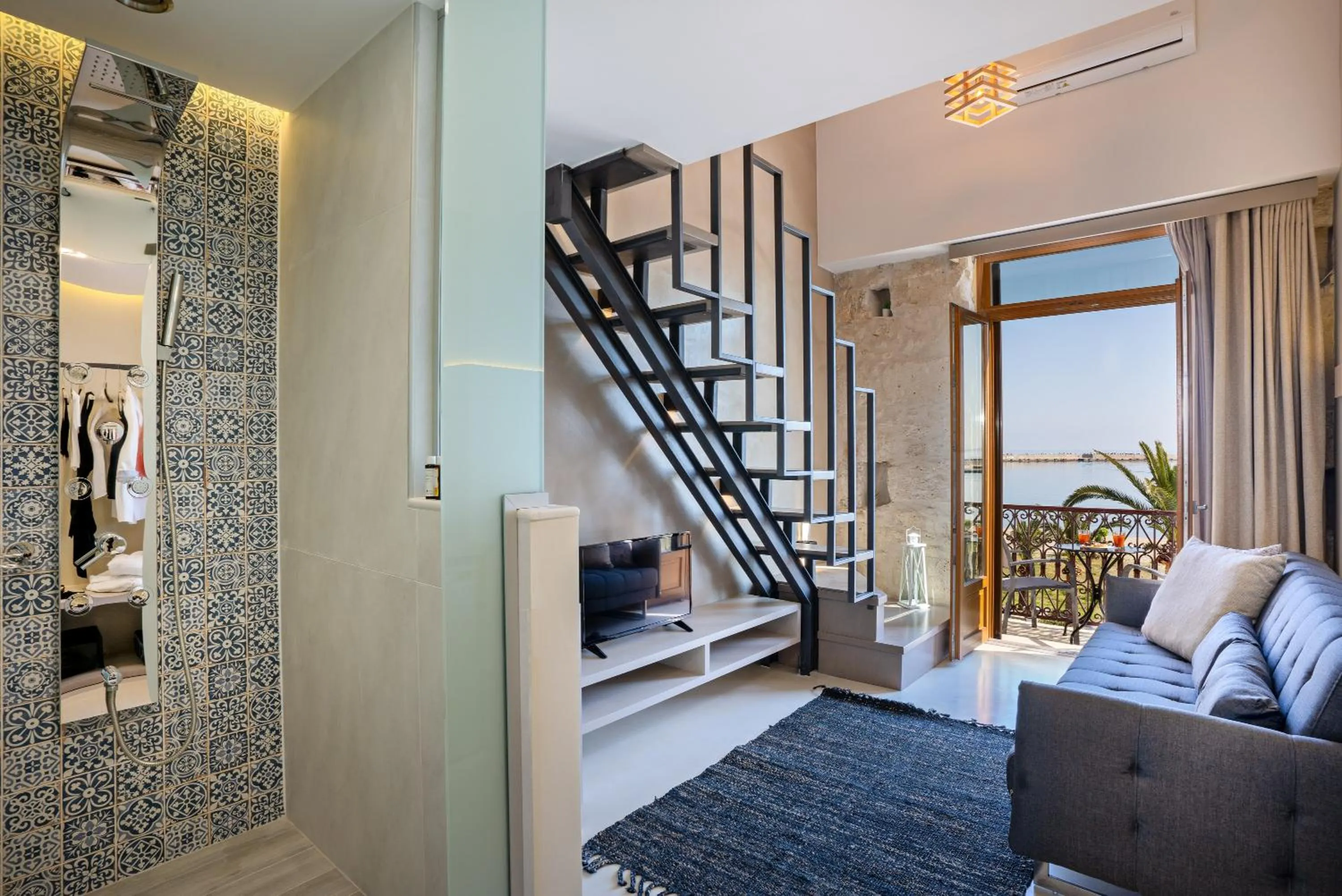 Shower in Mitos-Suites