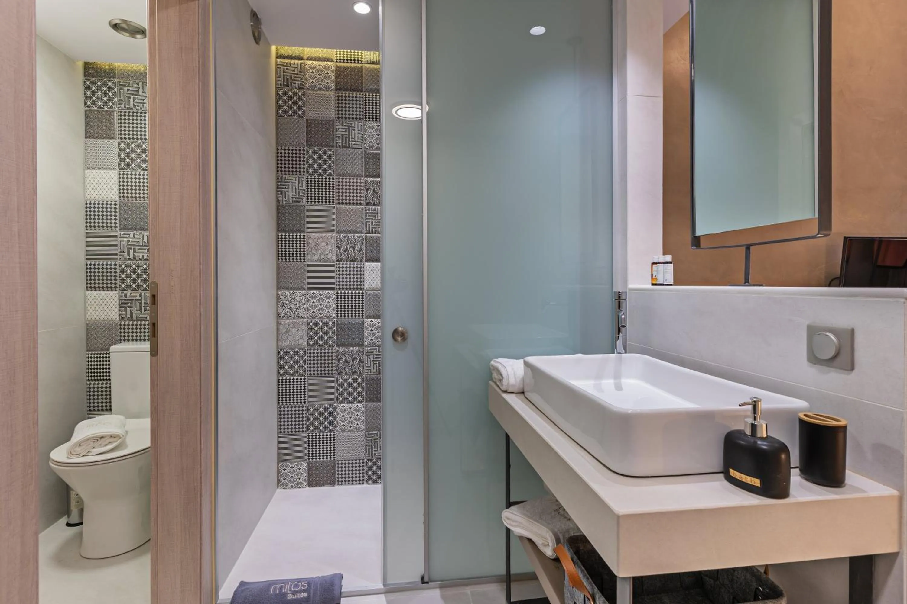 Toilet in Mitos-Suites