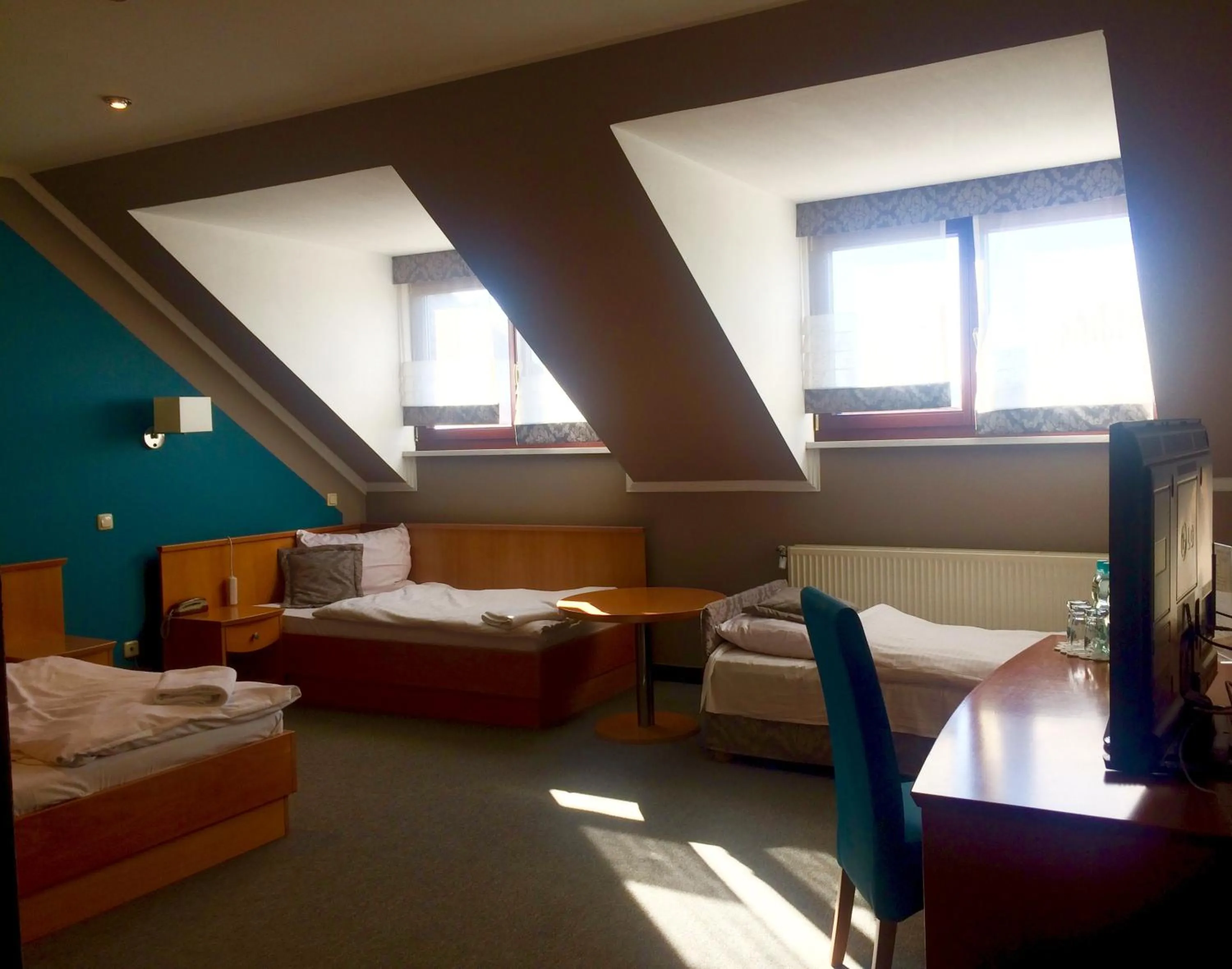 Photo of the whole room, Bed in Hotel Restauracja Tawerna Gliwice