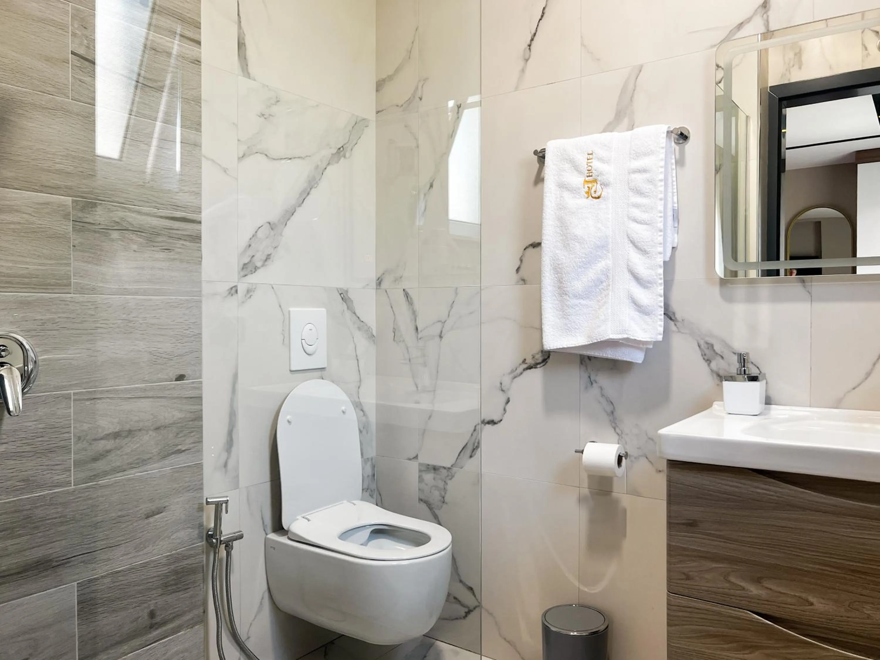 Shower in Jata Hotel