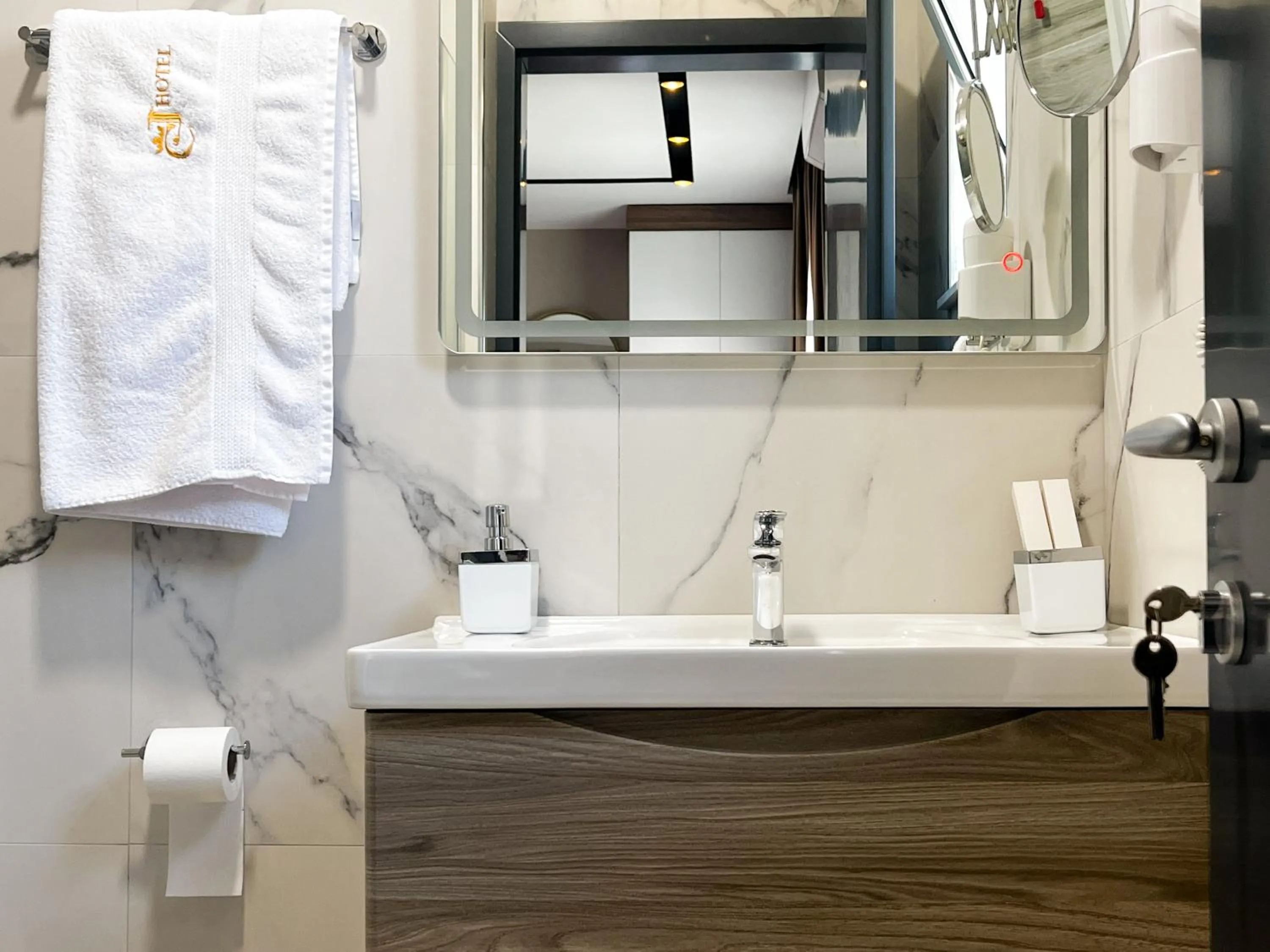 Bathroom in Jata Hotel