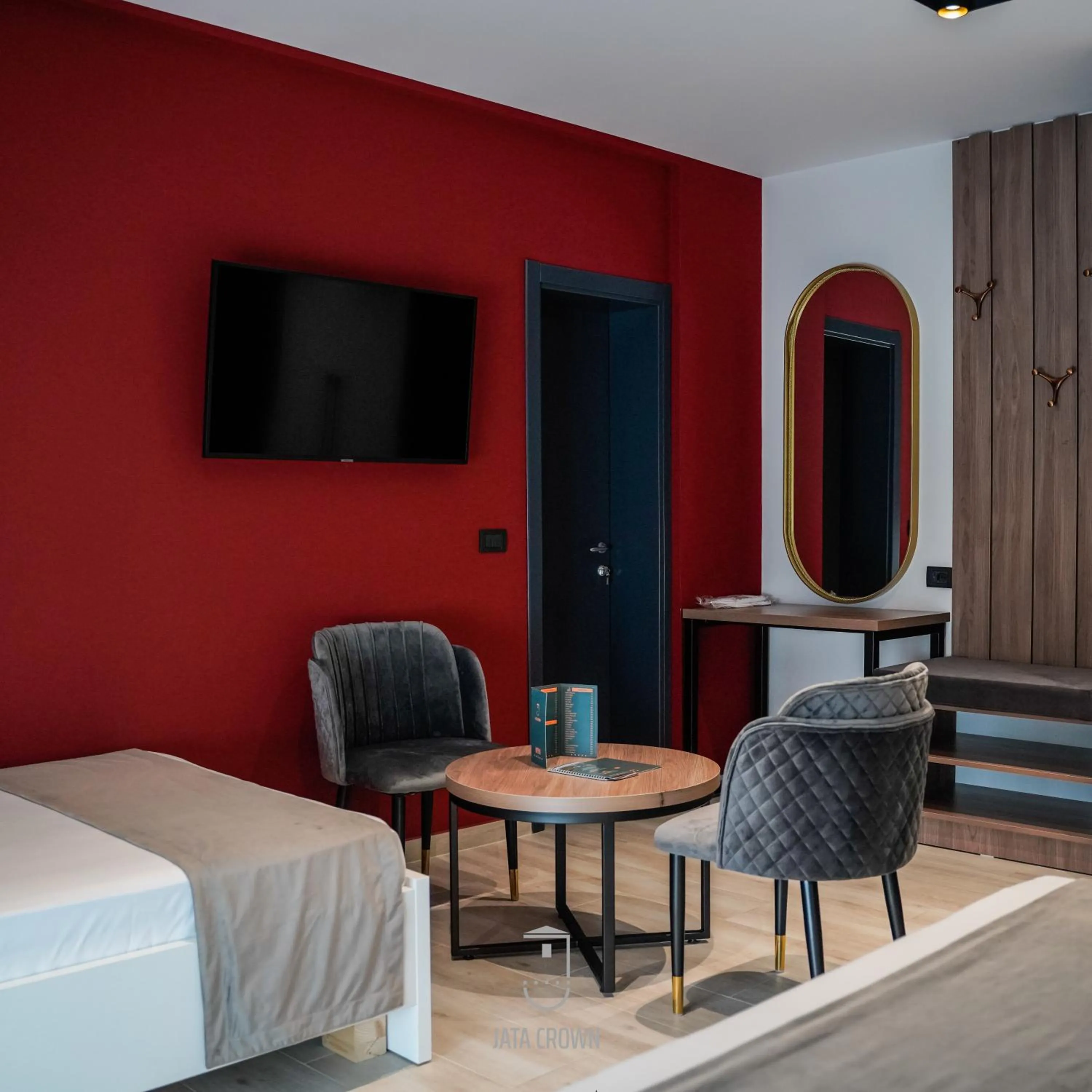 Communal lounge/ TV room, Bed in Jata Hotel