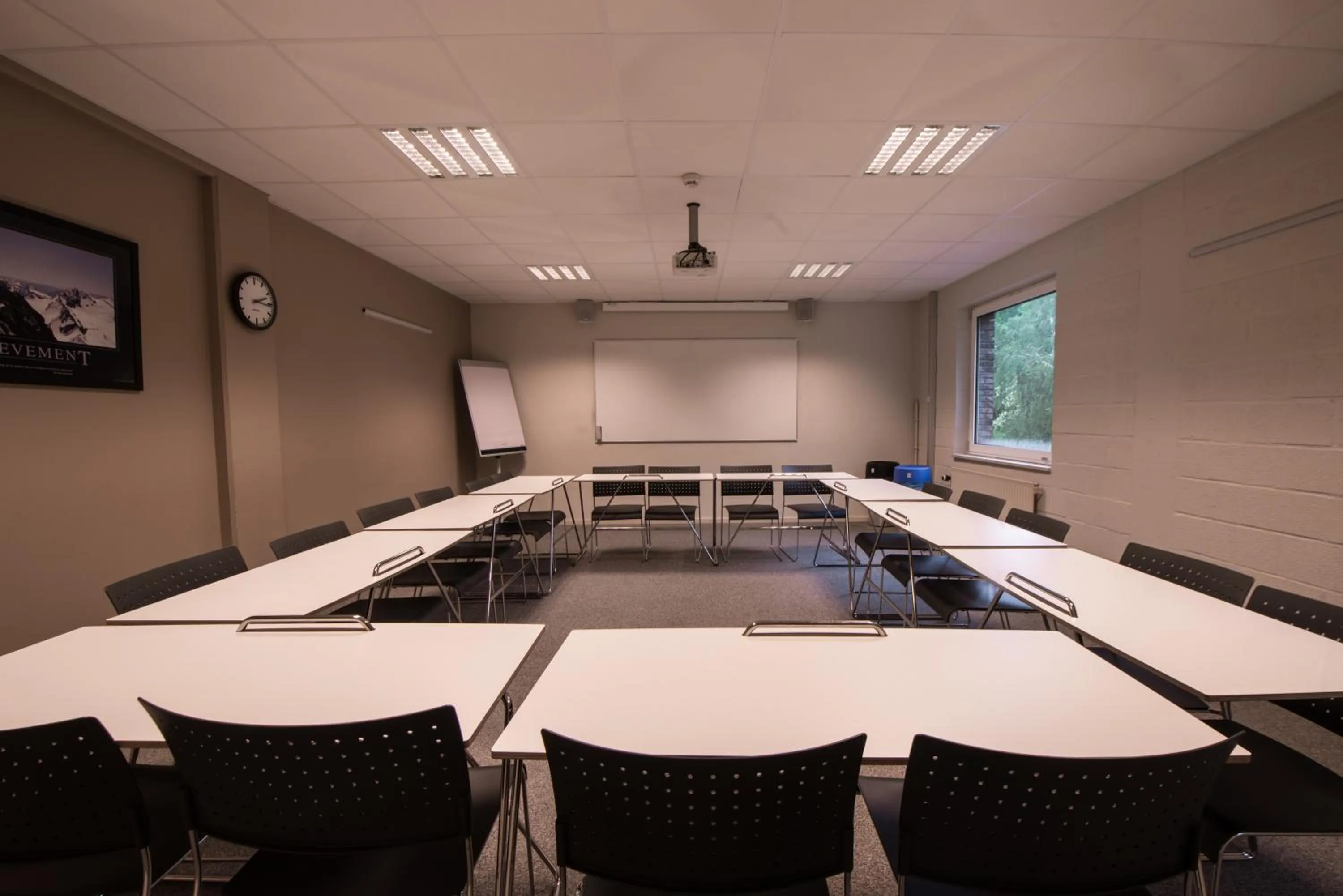 Meeting/conference room in Auberge des 3 Fontaines - Youth Hostel