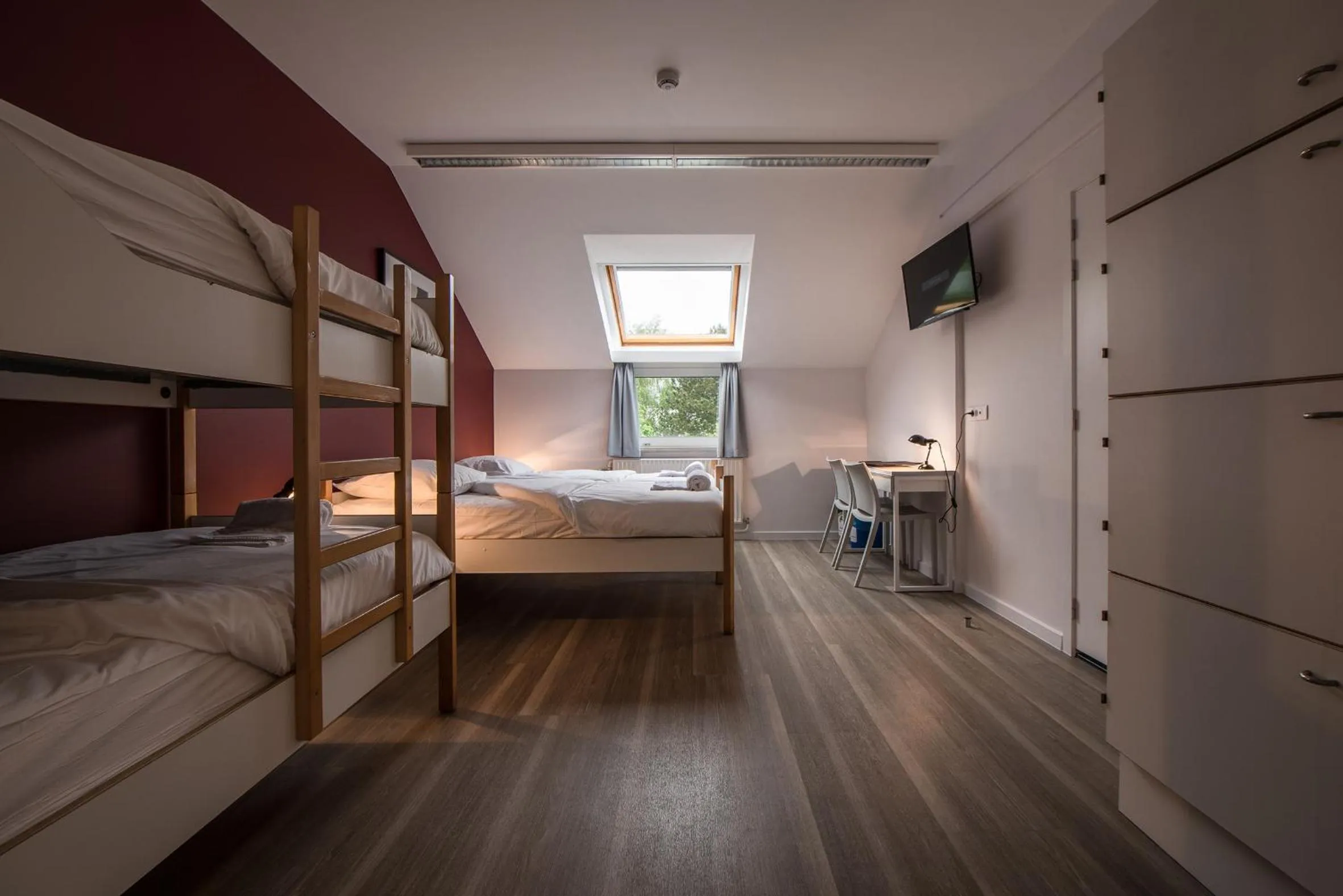 TV and multimedia, Bed in Auberge des 3 Fontaines - Youth Hostel