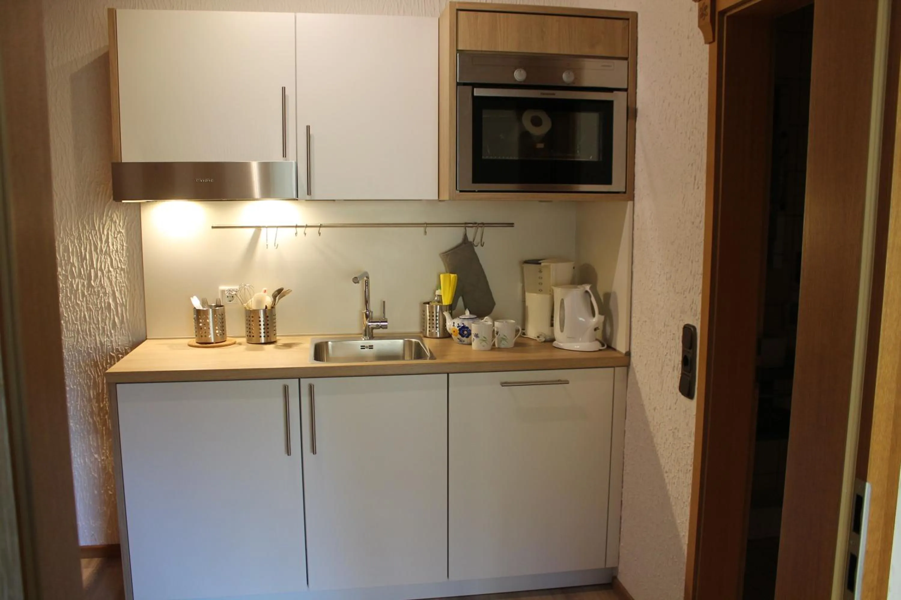 Kitchen or kitchenette in BELVEDERE - das BIO HOTEL Garni & SuiteHotel am Edersee ! Unser Geschenk für Sie, auch die GästeCard GrimmHeimat!