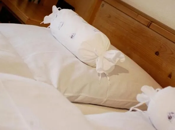 Bed in BELVEDERE - das BIO HOTEL Garni & SuiteHotel am Edersee ! Unser Geschenk für Sie, auch die GästeCard GrimmHeimat!