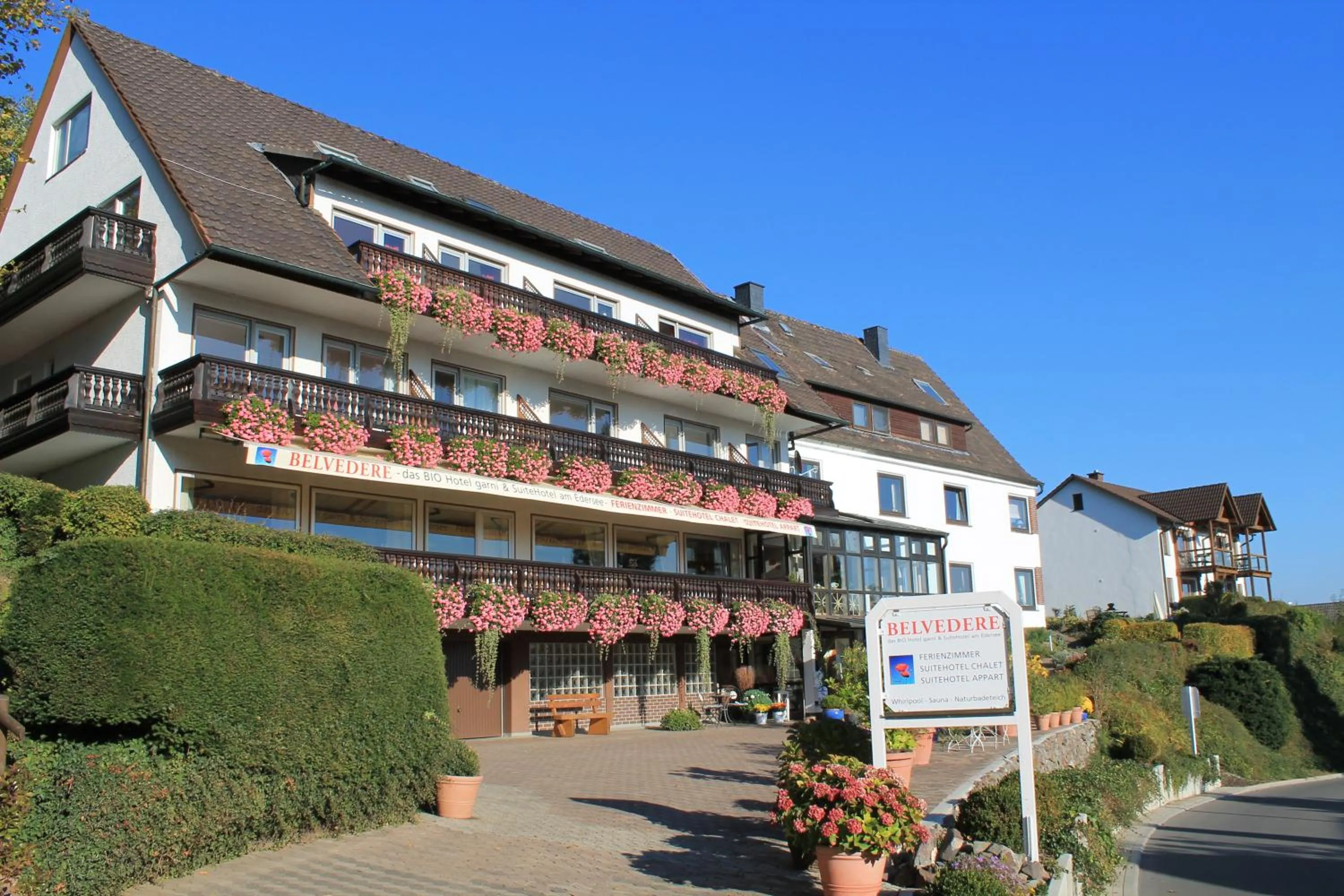 Property building in BELVEDERE - das BIO HOTEL Garni & SuiteHotel am Edersee ! Unser Geschenk für Sie, auch die GästeCard GrimmHeimat!