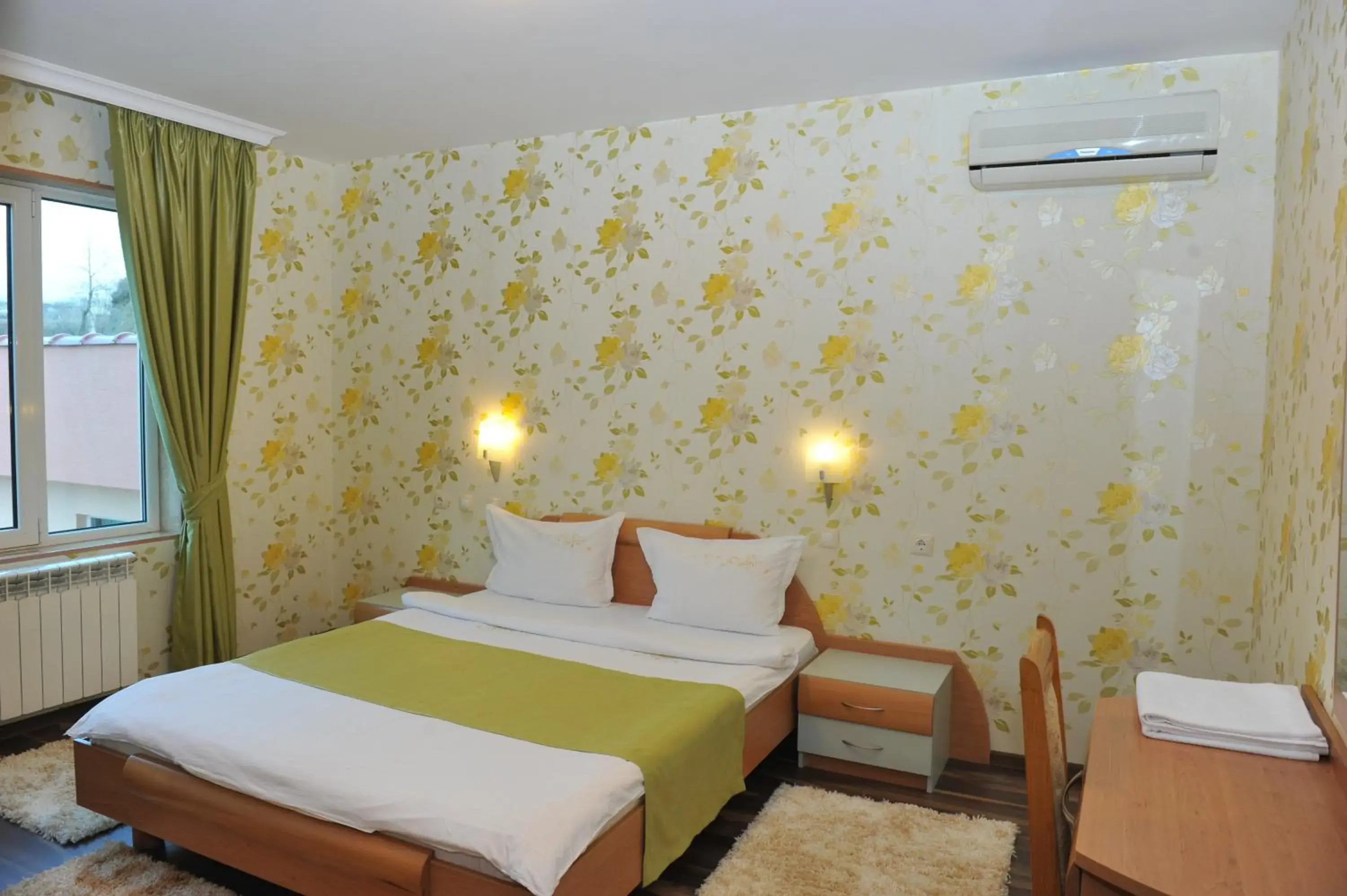 Two-Bedroom Suite with Balcony in Eros Motel Two-Bedroom Suite with Balcony in Eros Motel
