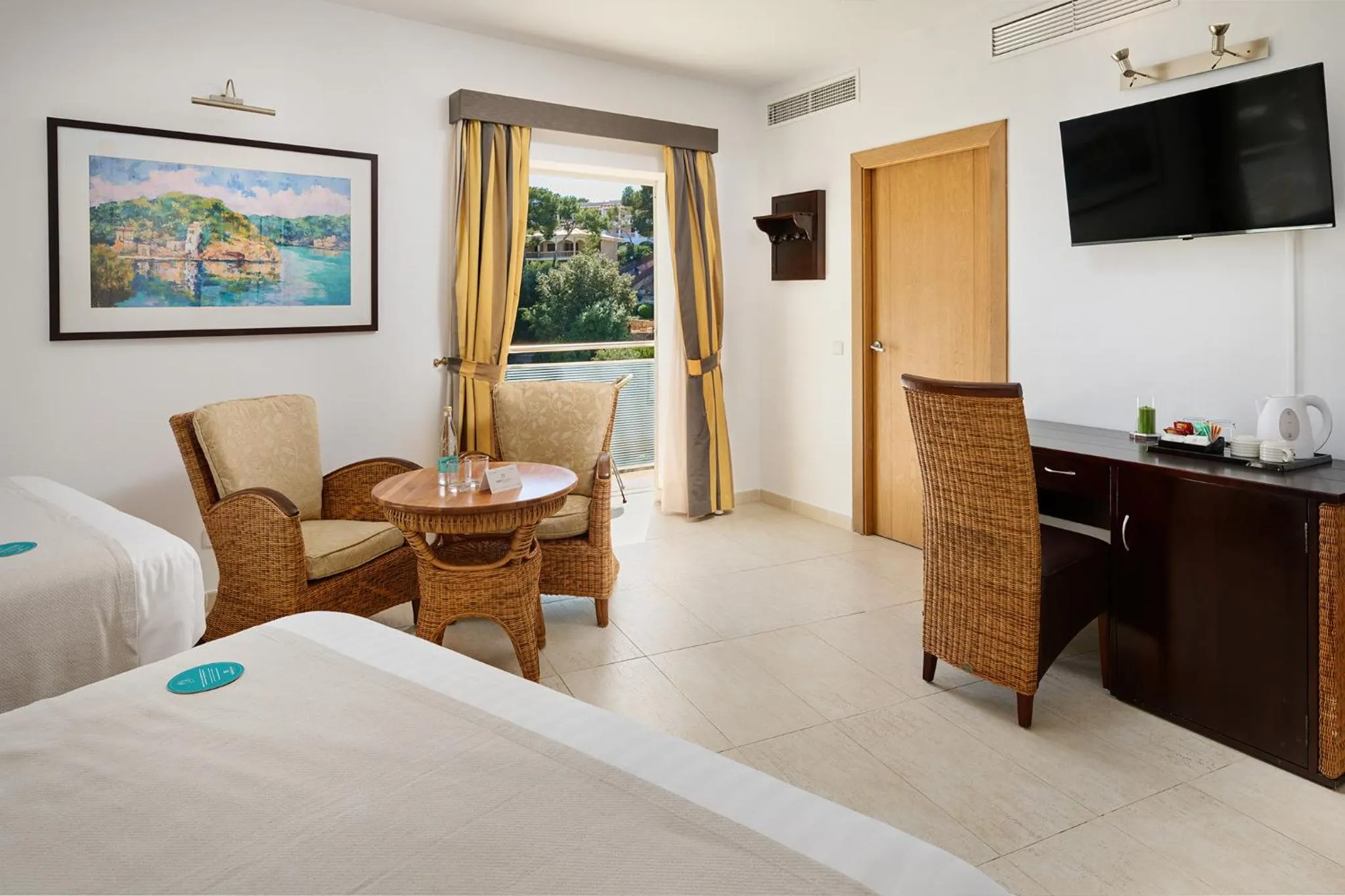 Seating area, Bed in Hotel Apartamentos Cala Santanyi