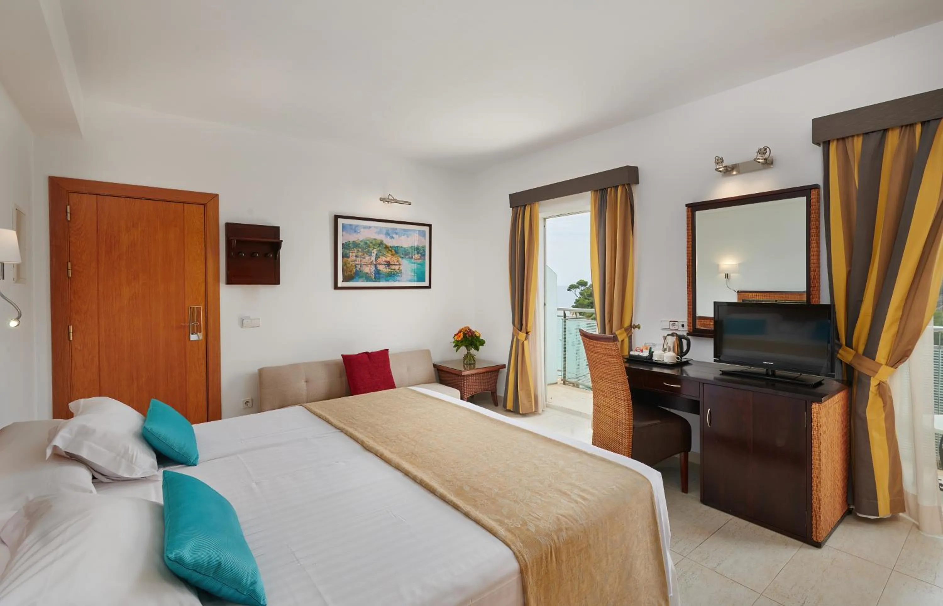 Photo of the whole room, Bed in Hotel Apartamentos Cala Santanyi