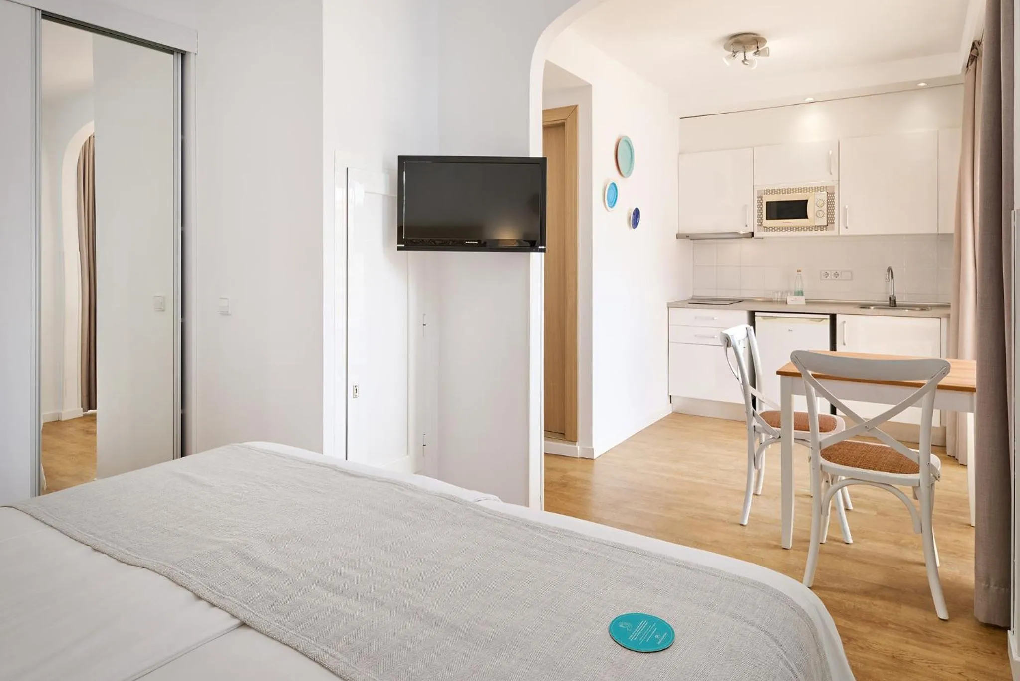 Photo of the whole room, Bed in Hotel Apartamentos Cala Santanyi