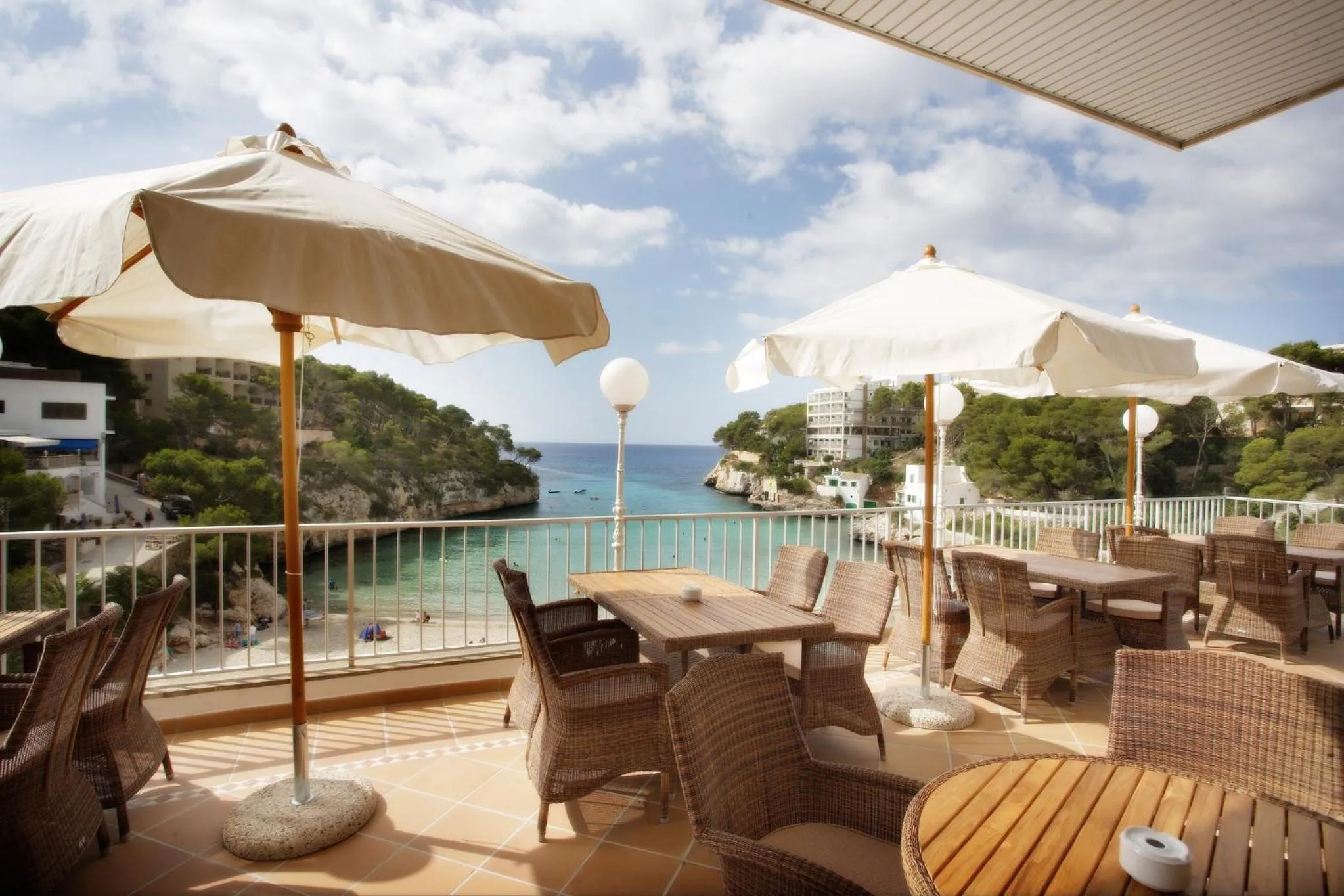 Lounge or bar in Hotel Apartamentos Cala Santanyi