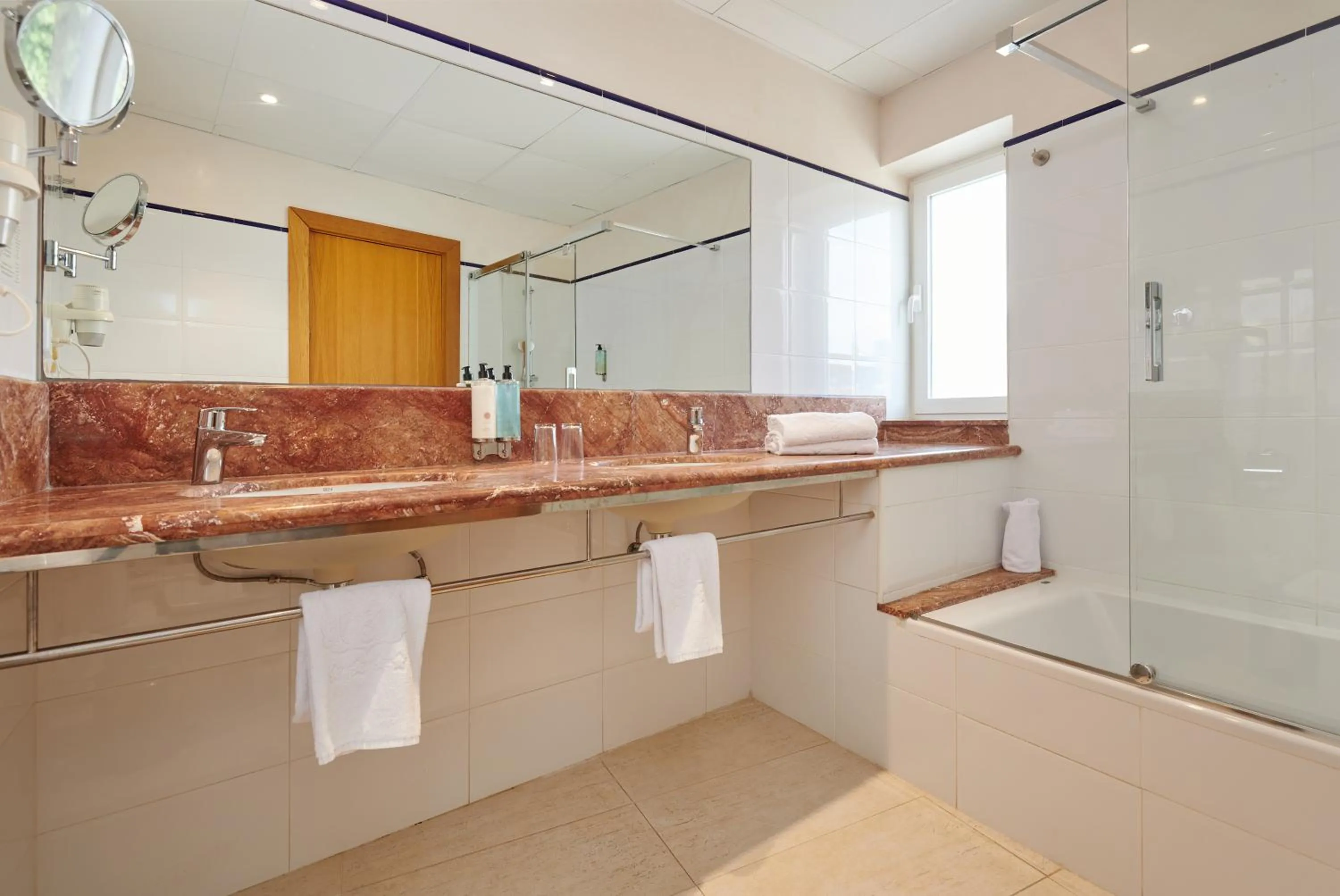 Bathroom in Hotel Apartamentos Cala Santanyi