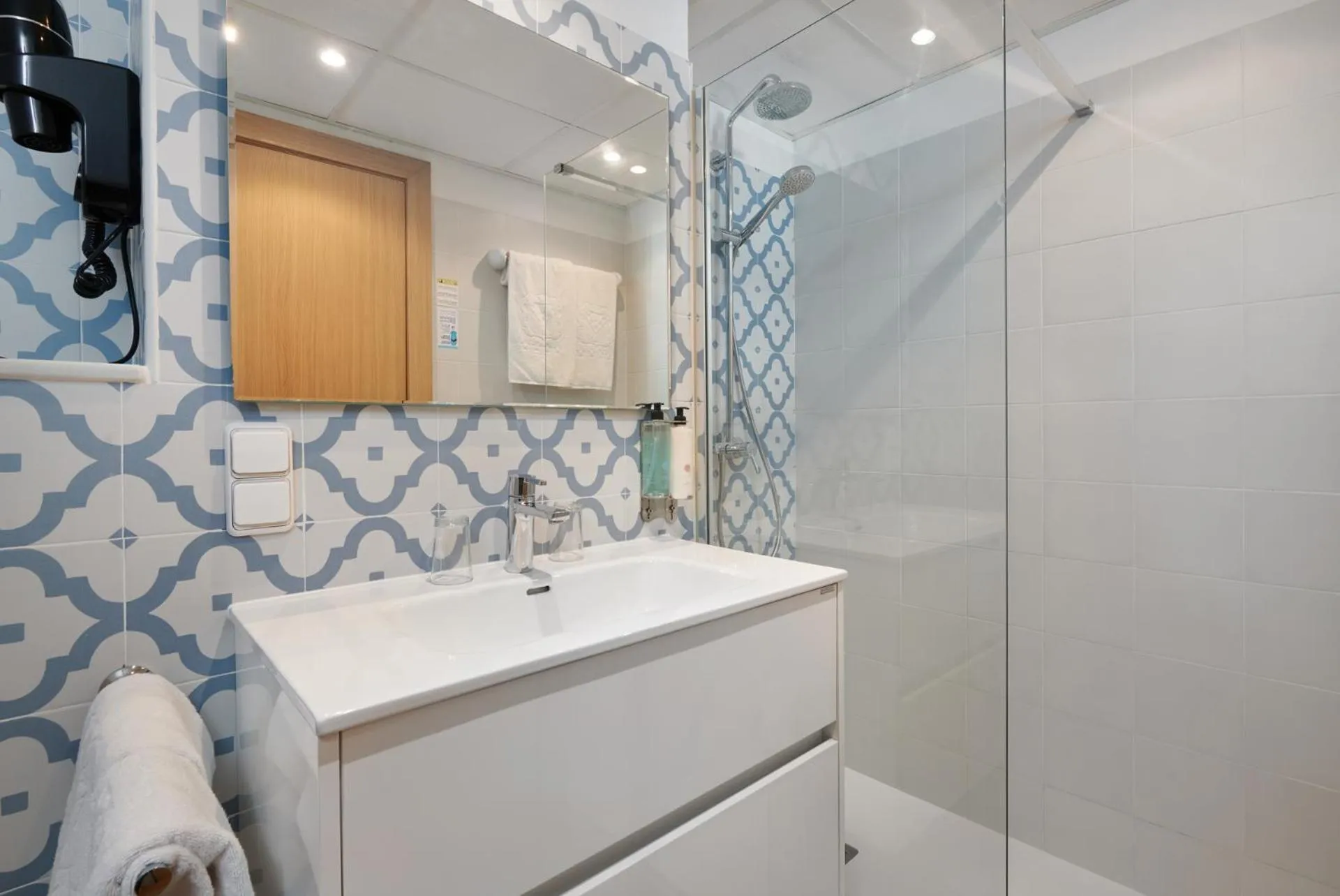 Bathroom in Hotel Apartamentos Cala Santanyi