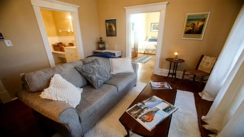 Living room in Chessie Room