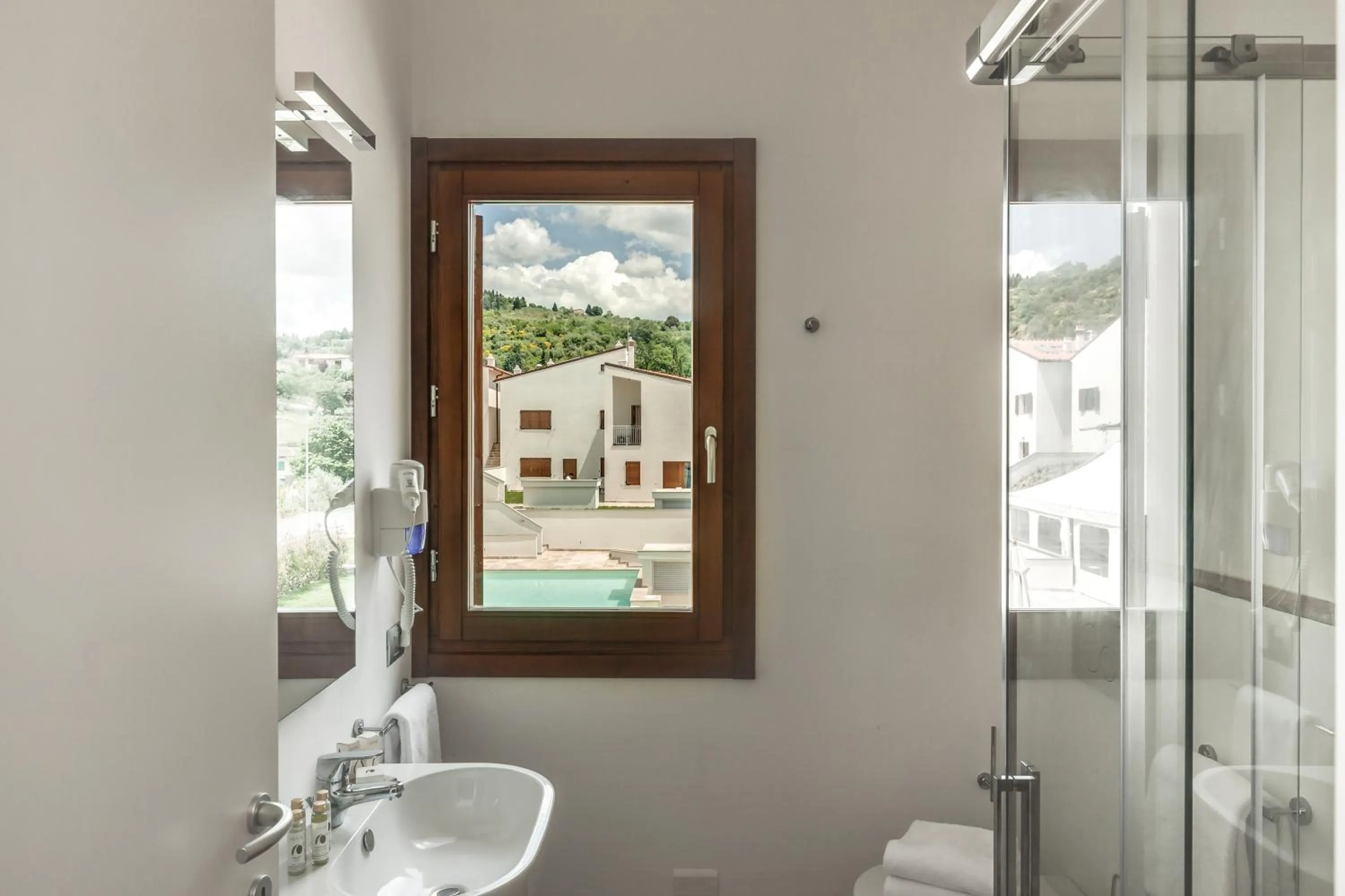 Shower in The Florence Hills Resort & Wellness