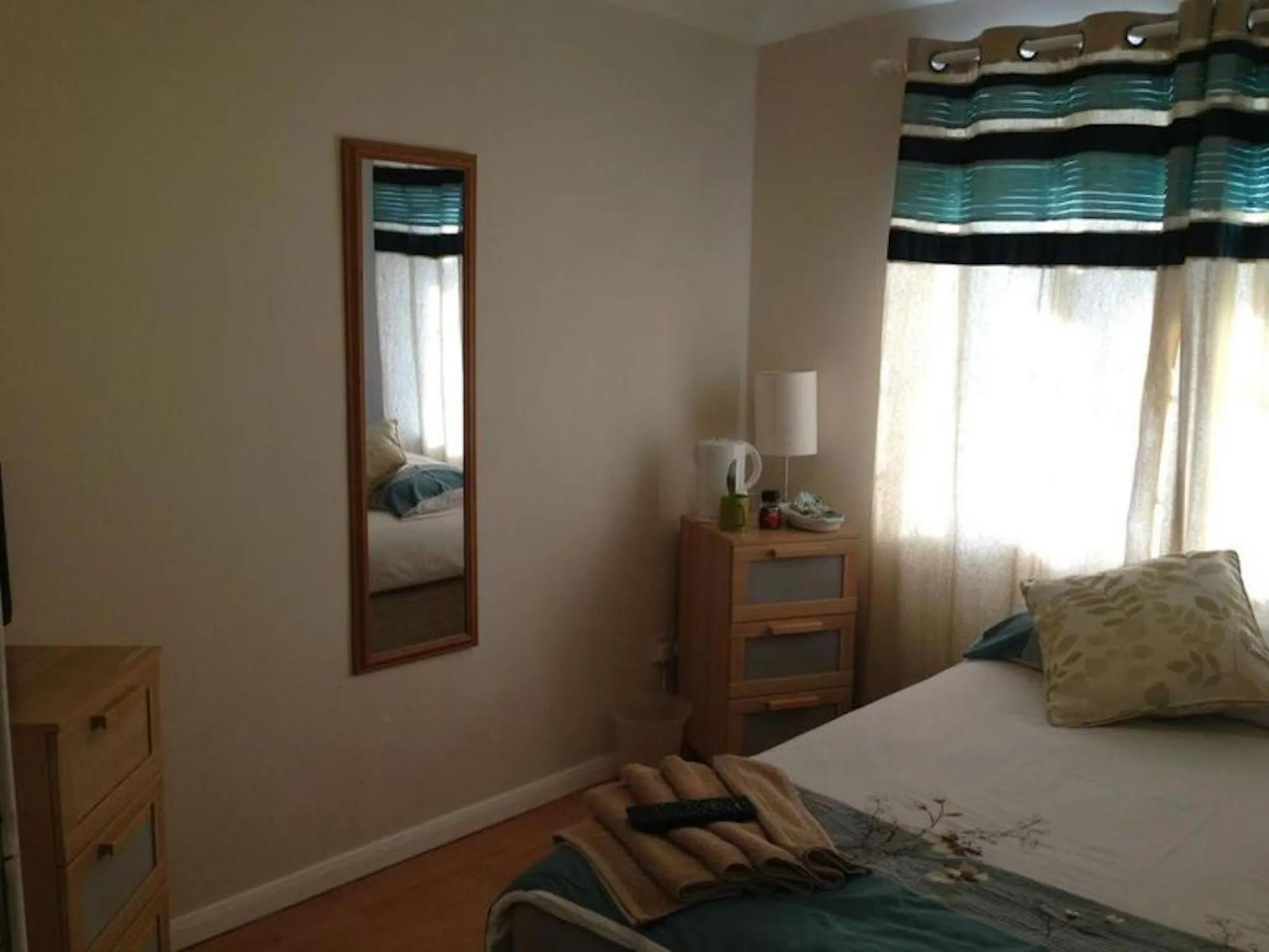 Bed in Comfortable Family room with Tv, Free Fast Wifi, Sleeps 3