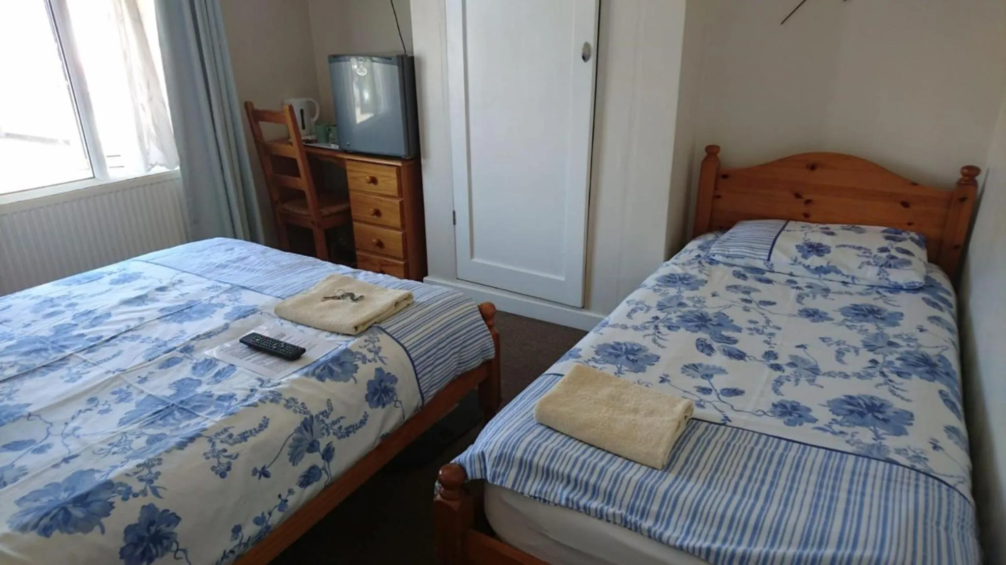 Bed in Comfortable Family room with Tv, Free Fast Wifi, Sleeps 3