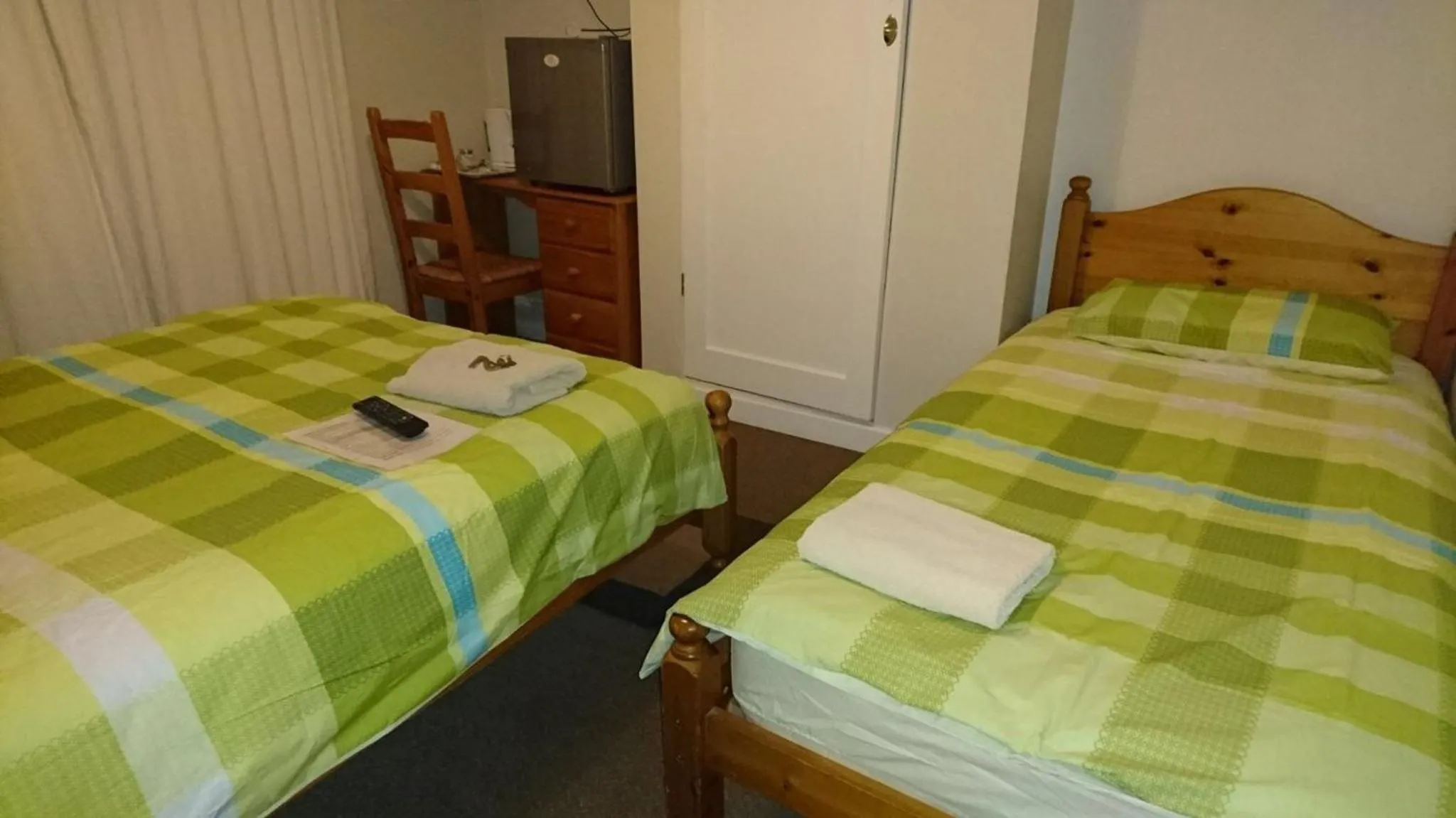 Bed in Comfortable Family room with Tv, Free Fast Wifi, Sleeps 3