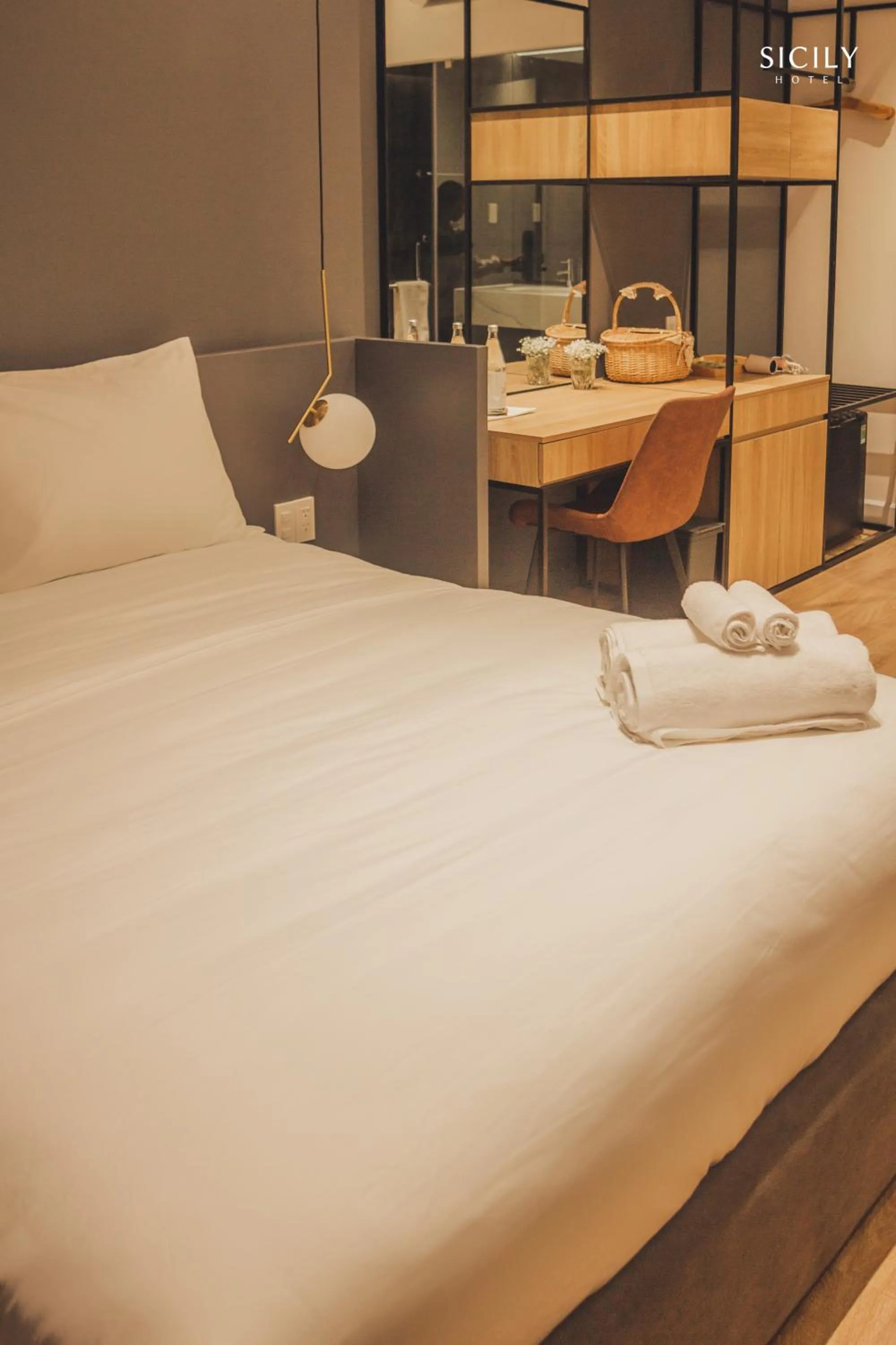 Bed in Sicily Hotel Grand World Phú Quốc