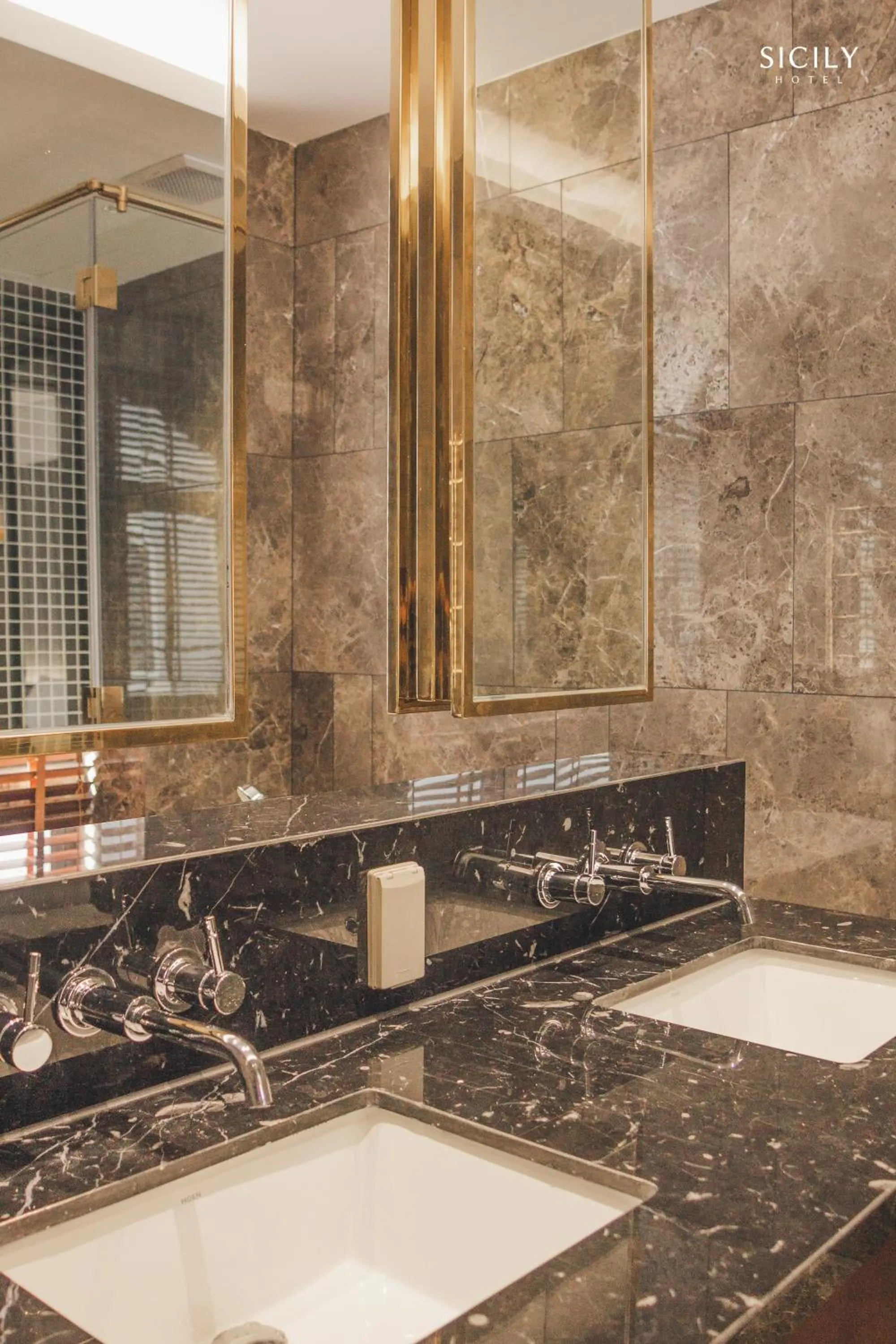 Shower in Sicily Hotel Grand World Phú Quốc