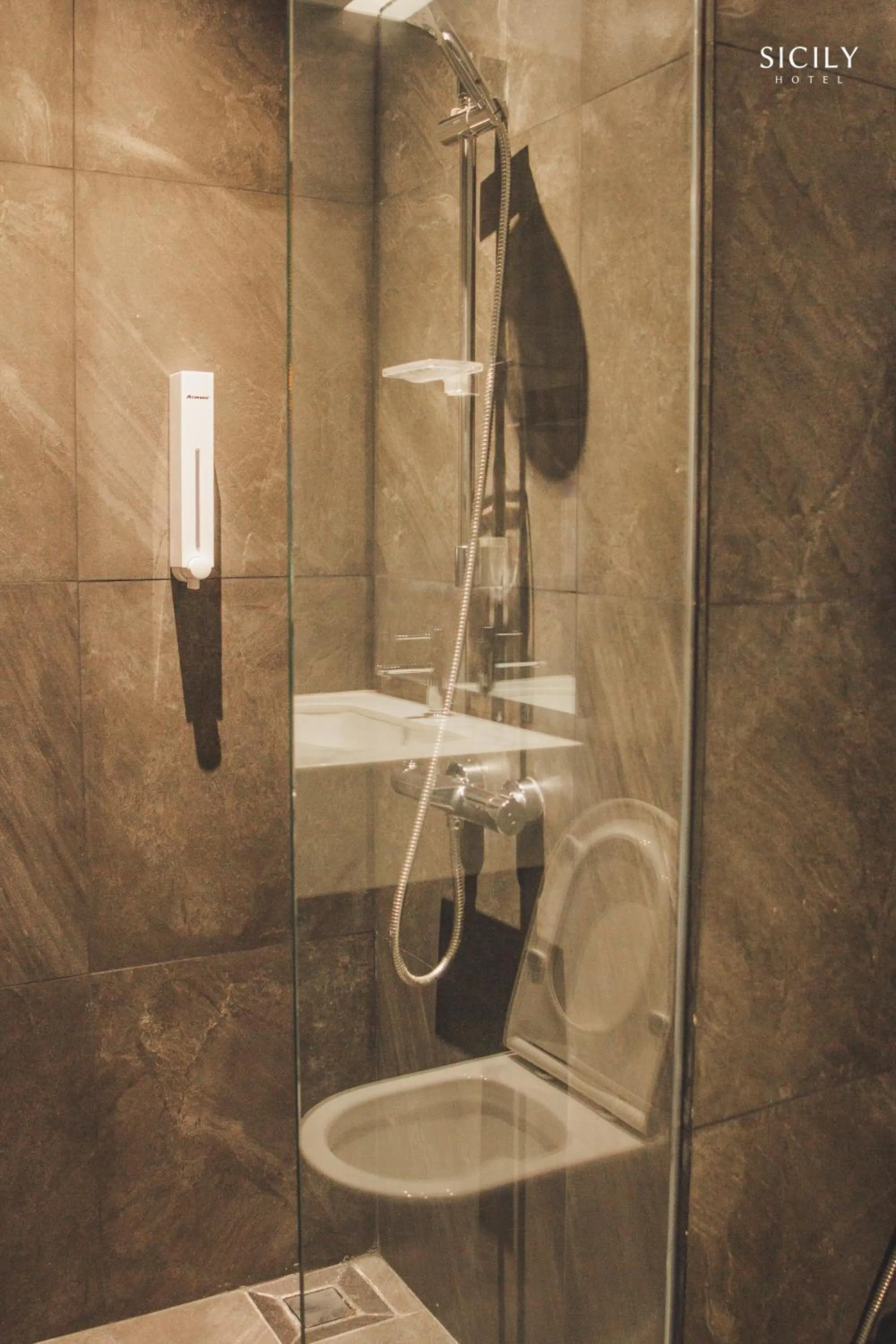 Shower in Sicily Hotel Grand World Phú Quốc