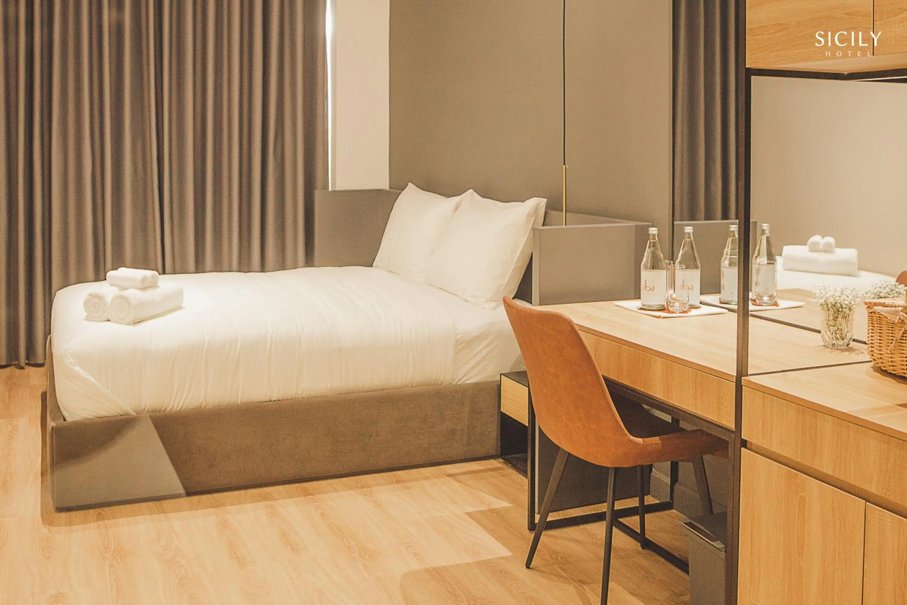 Bed in Sicily Hotel Grand World Phú Quốc