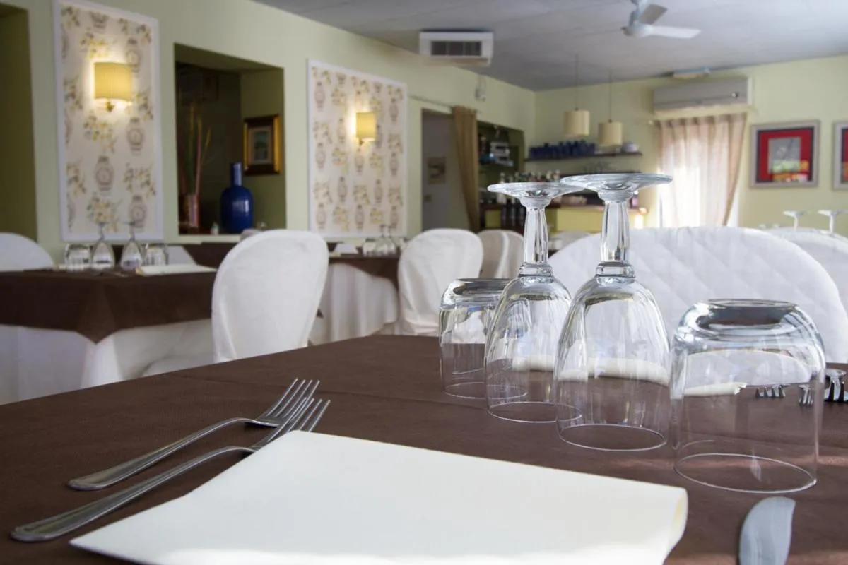 Restaurant/places to eat in Hotel Marinella