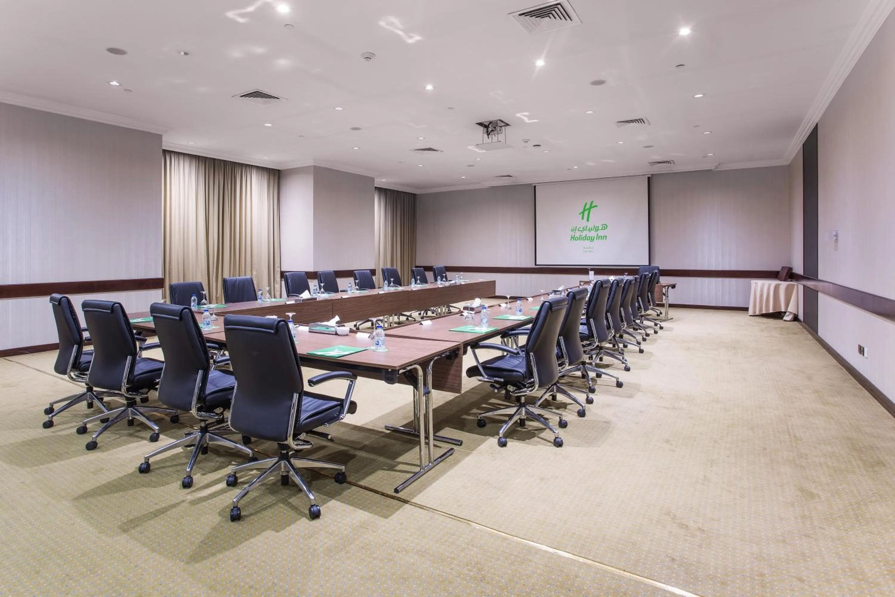 Meeting/conference room in Holiday Inn Yanbu by IHG