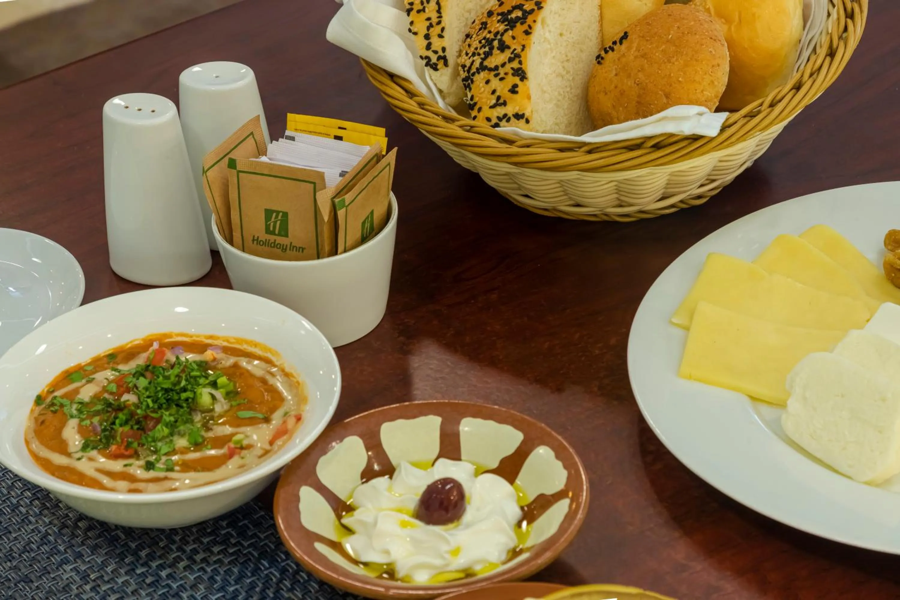 Restaurant/places to eat in Holiday Inn Yanbu by IHG