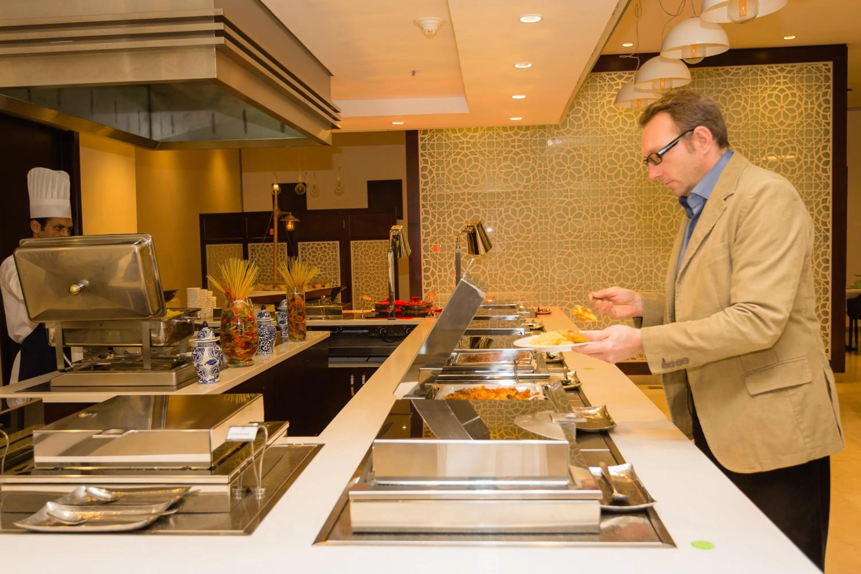 Restaurant/places to eat in Holiday Inn Yanbu by IHG