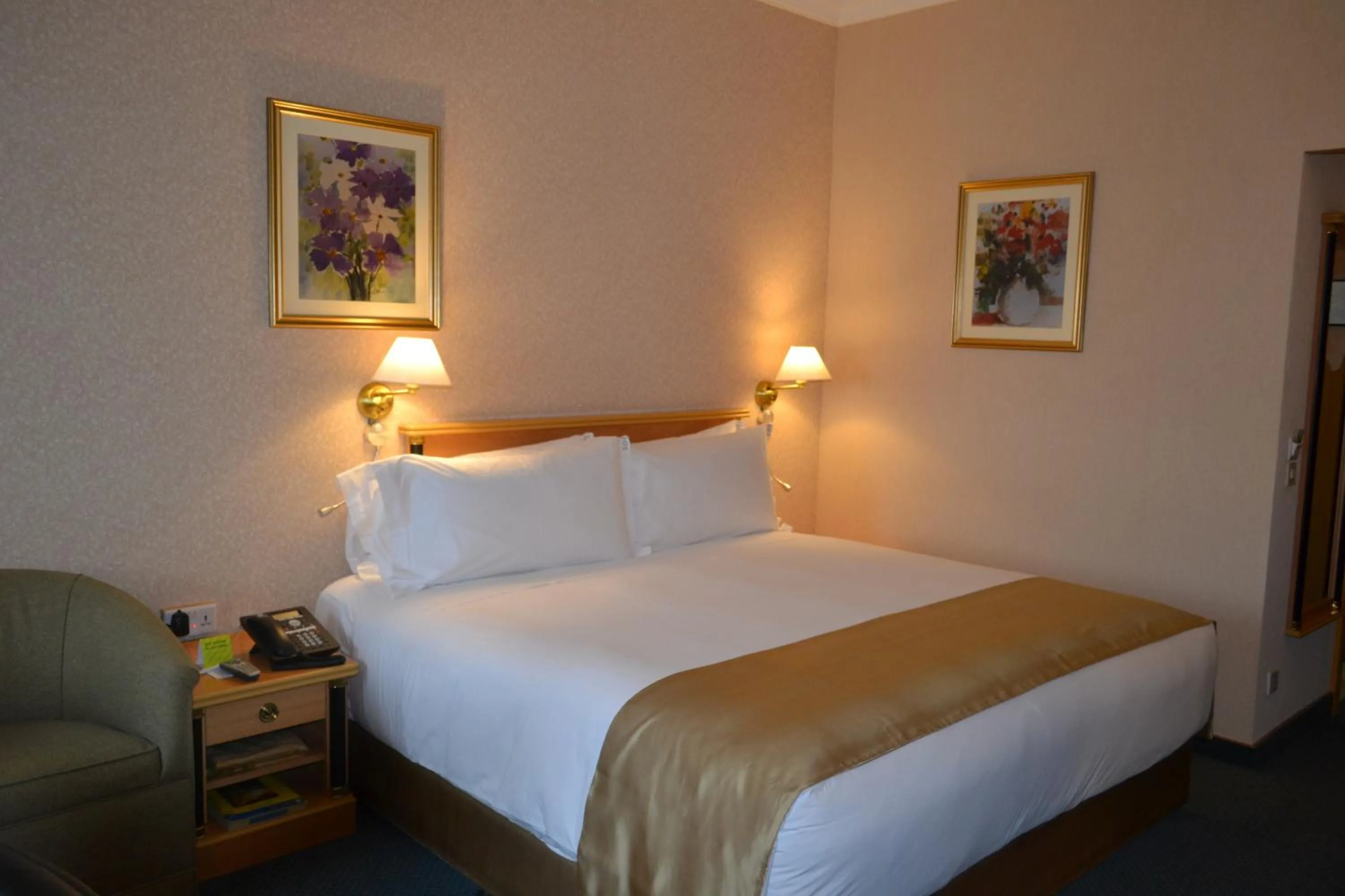 Property building, Bed in Holiday Inn Yanbu by IHG