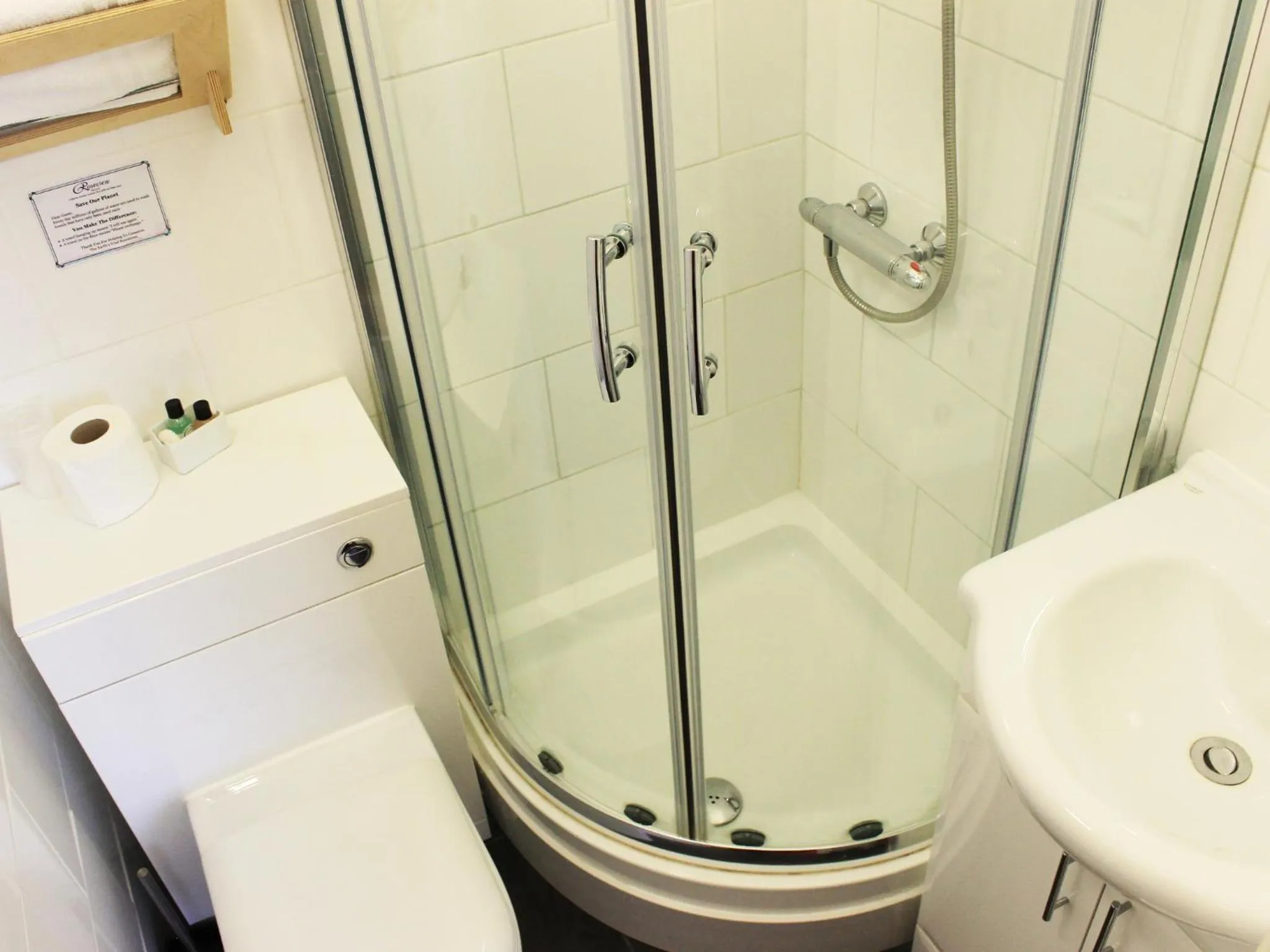 Bathroom in Roseview Alexandra Palace Hotel